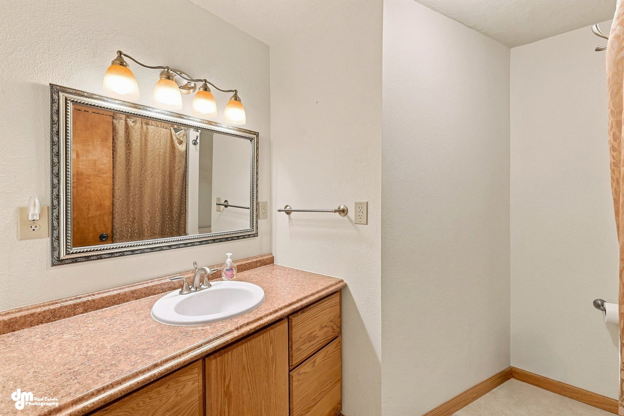 Wasilla House: 6740 E Toller Court