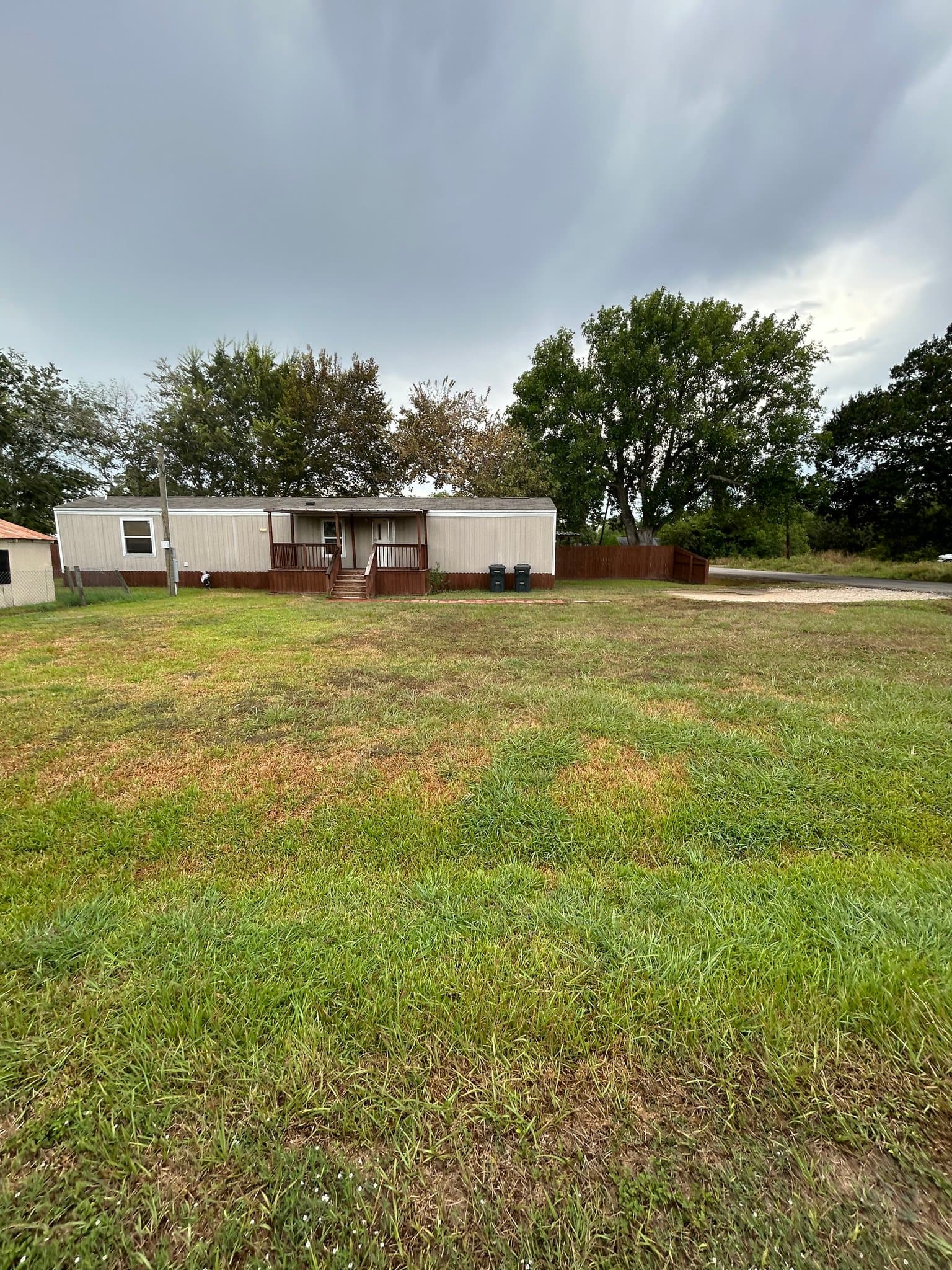 Edna House: 809 E Cedar St