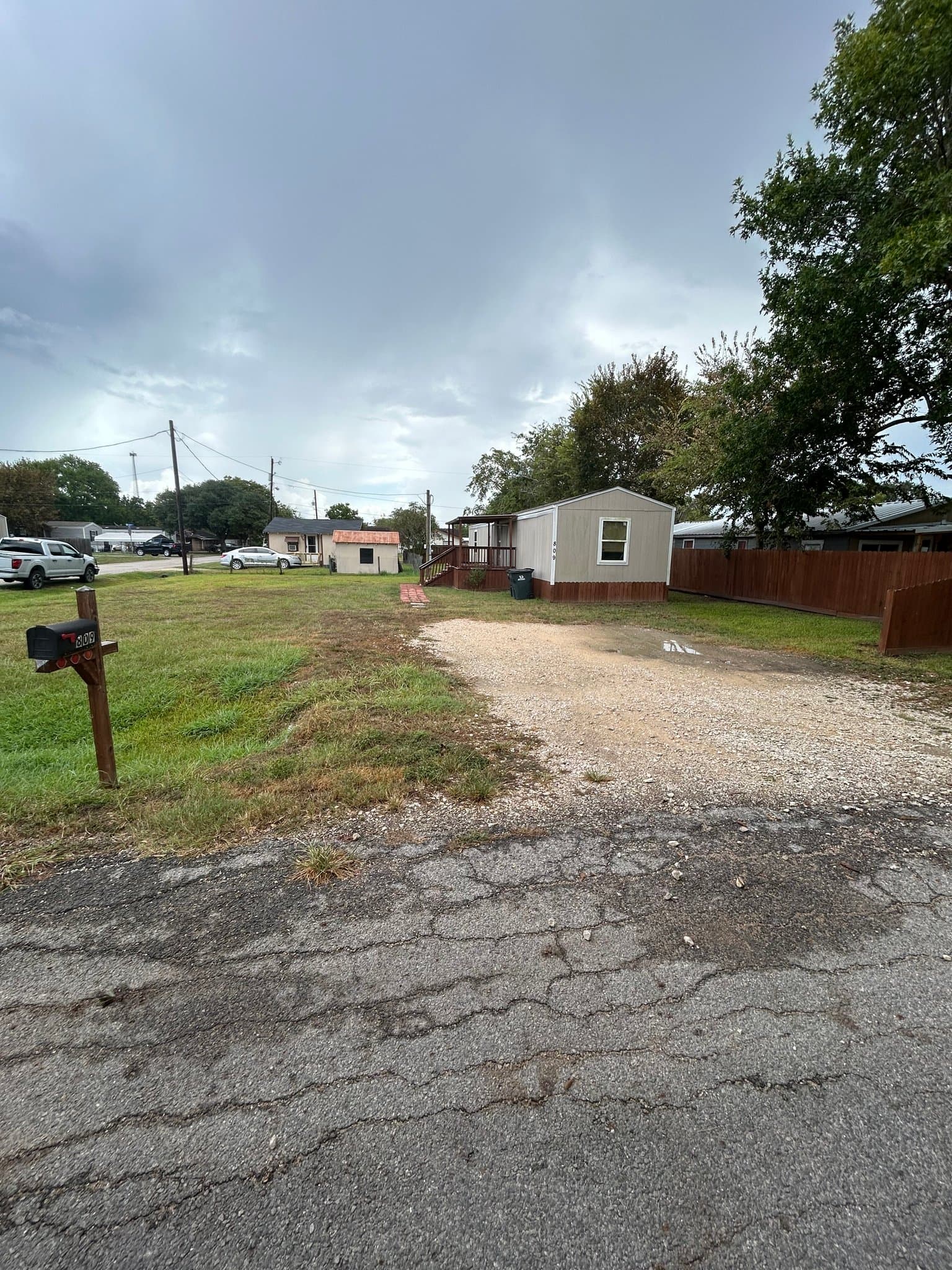 Edna House: 809 E Cedar St