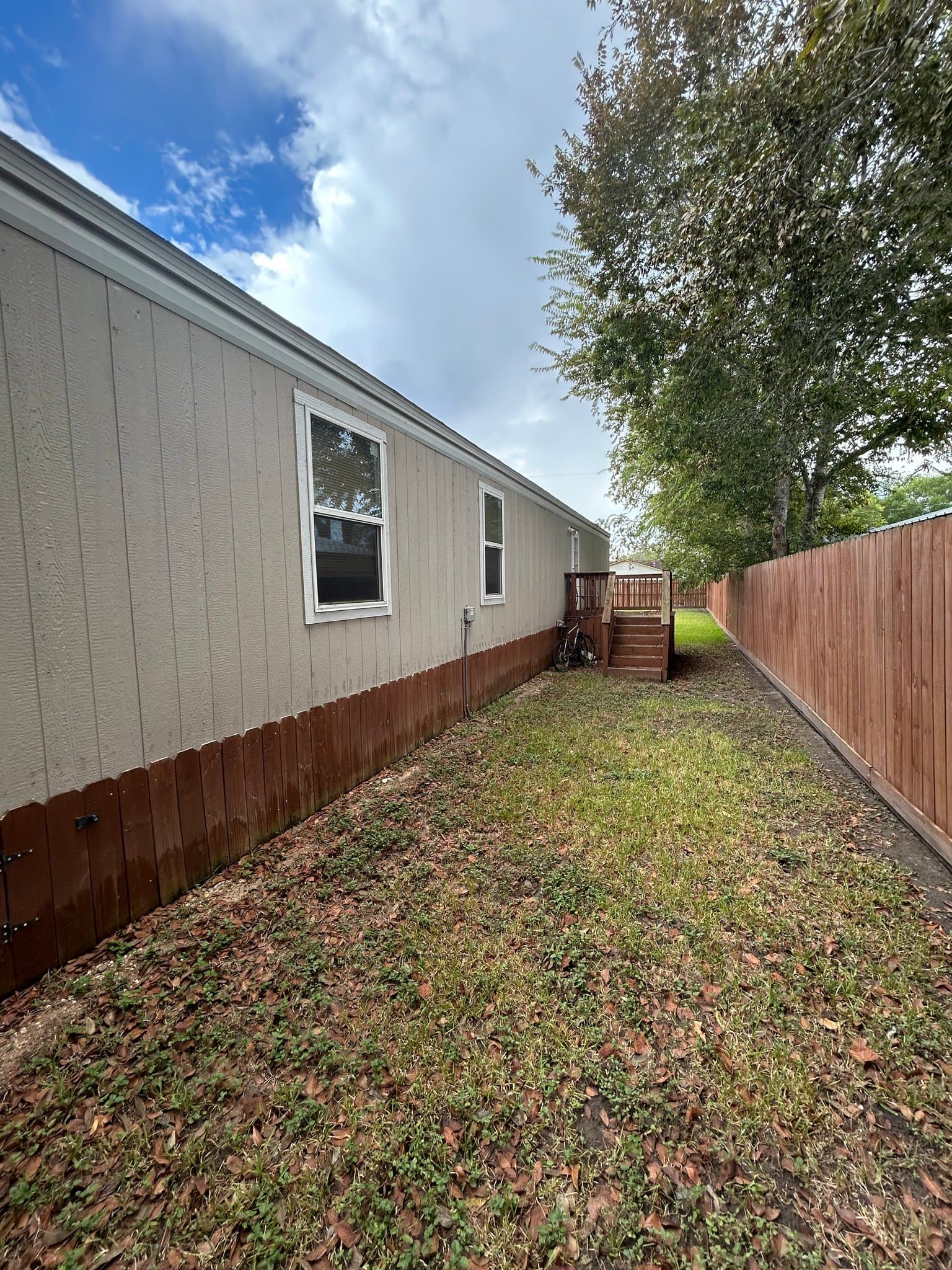Edna House: 809 E Cedar St