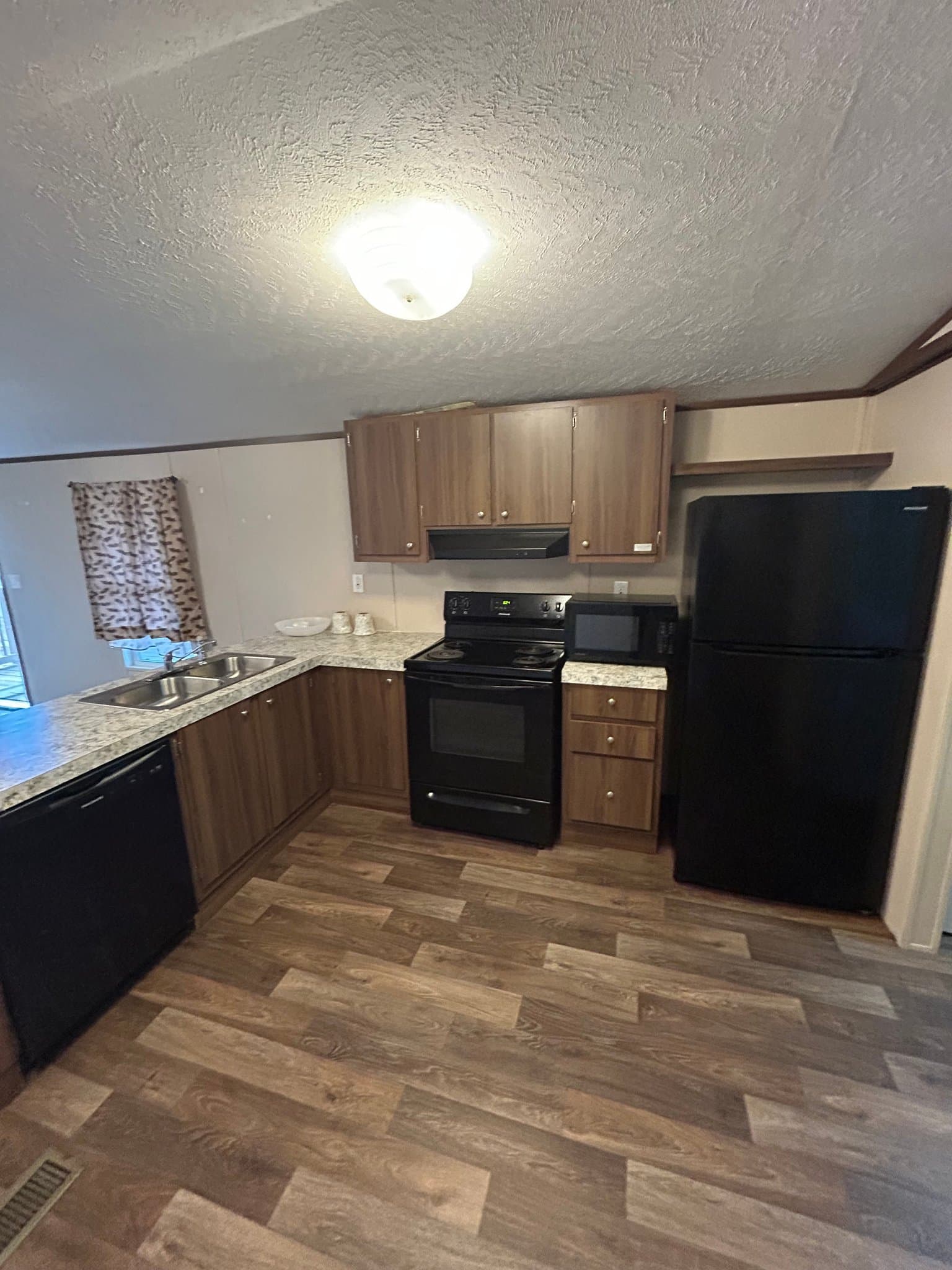 Edna House: 809 E Cedar St
