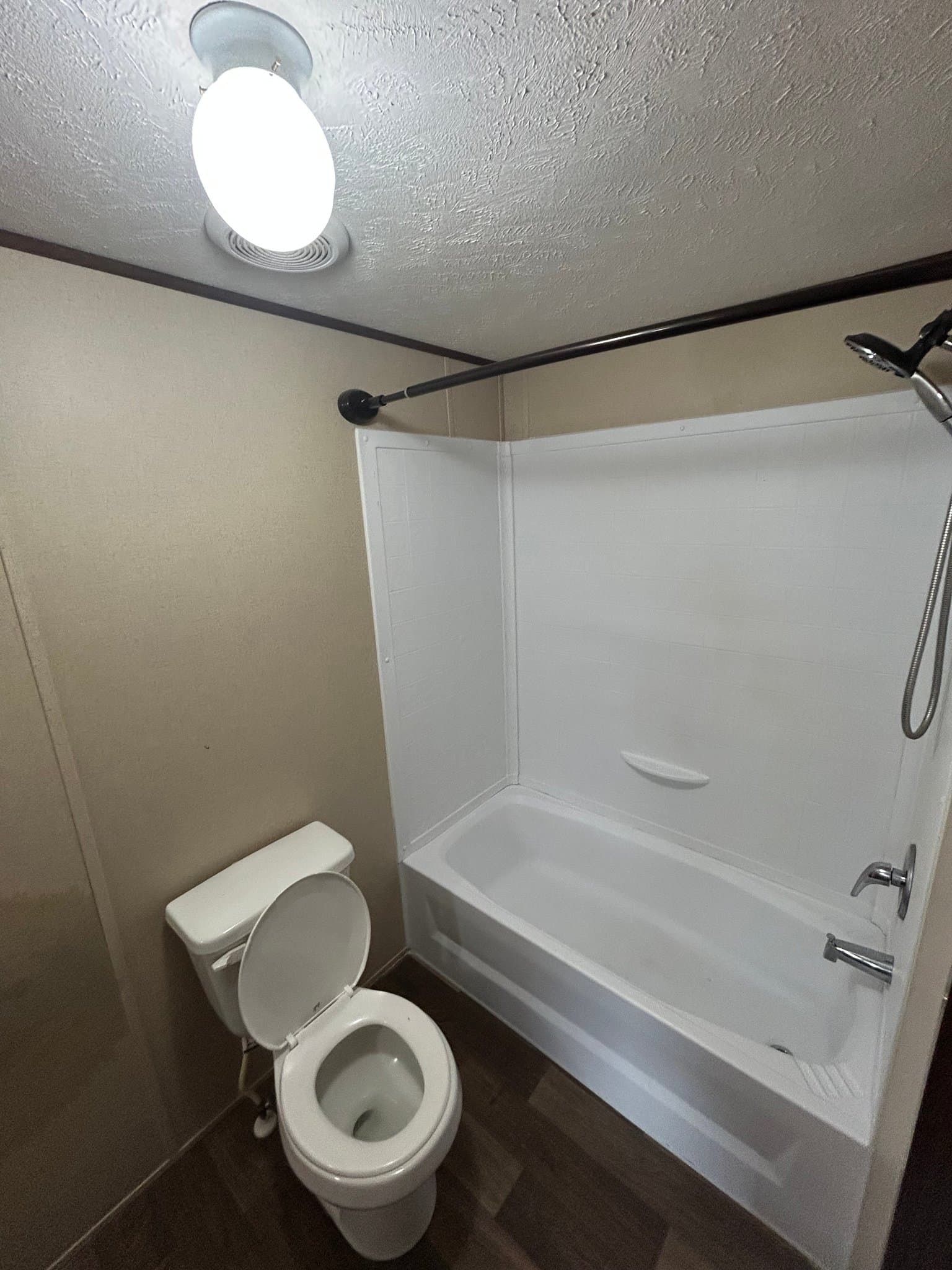 Edna House: 809 E Cedar St
