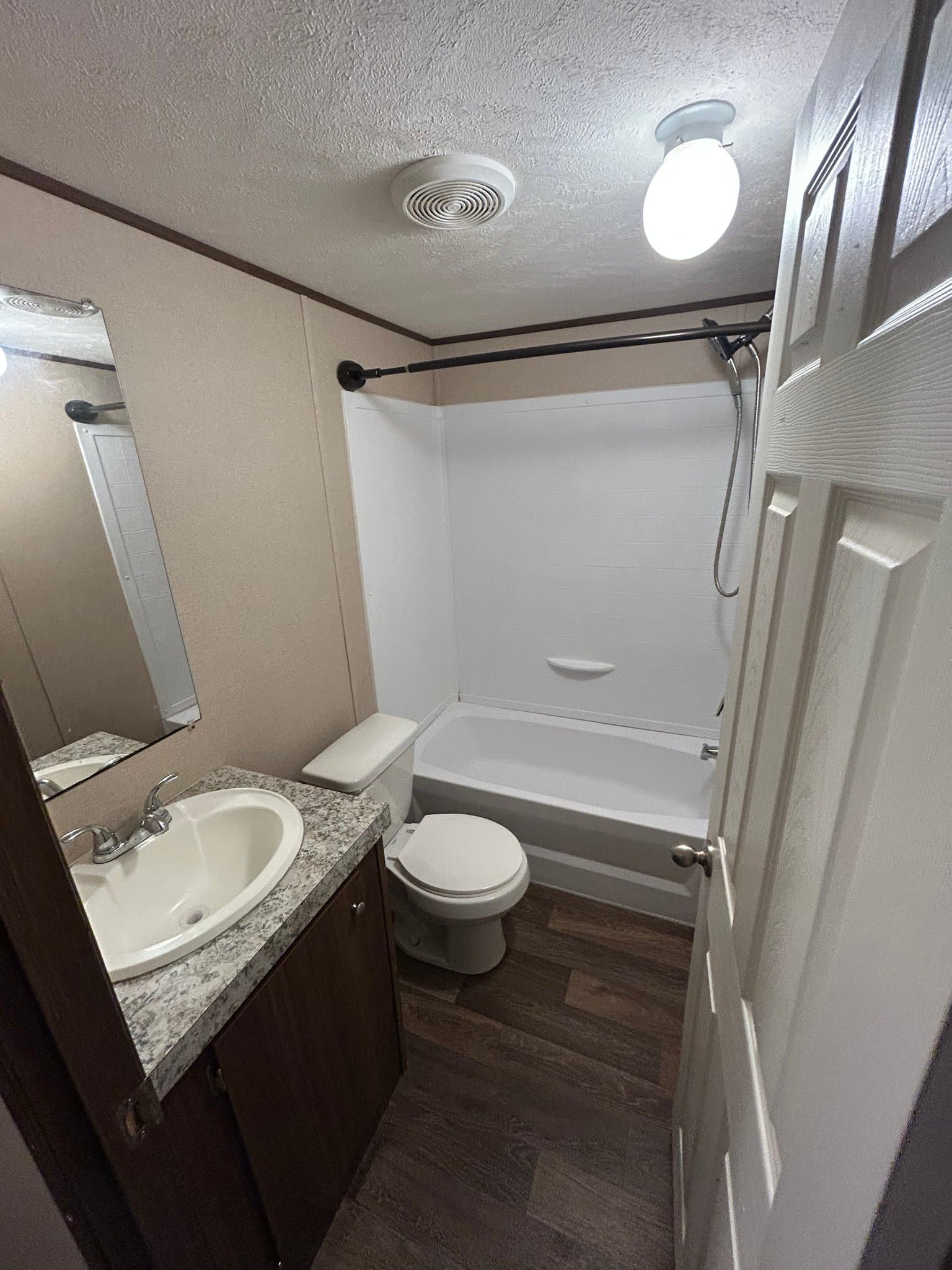 Edna House: 809 E Cedar St