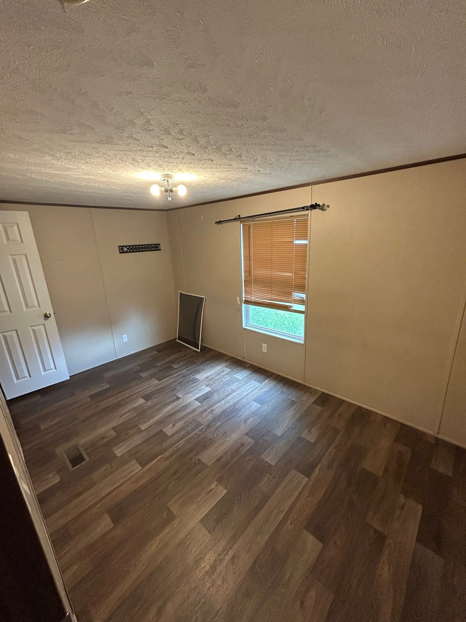 Edna House: 809 E Cedar St
