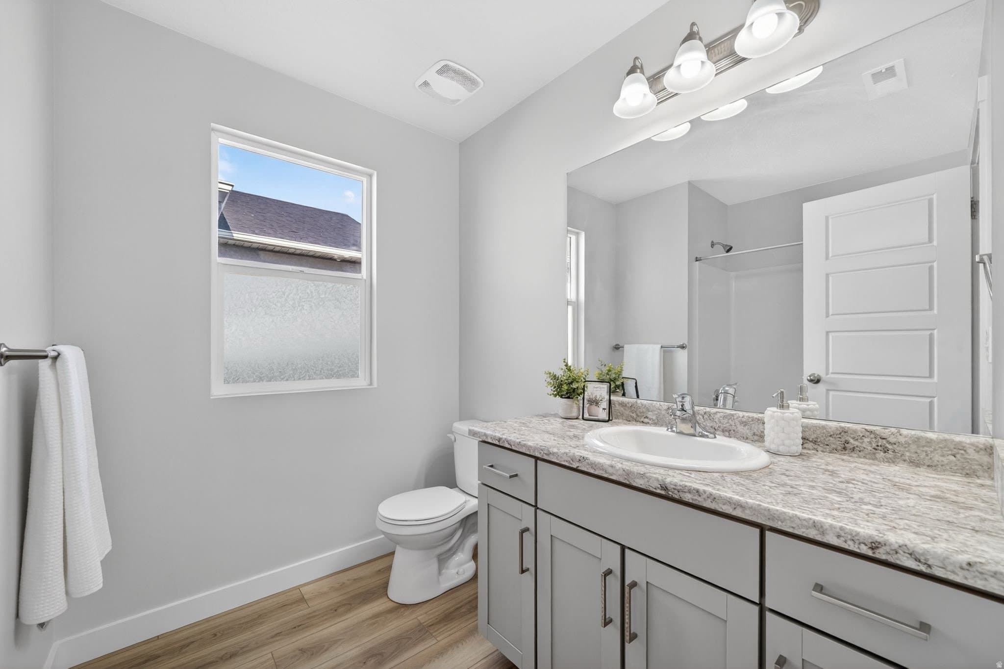 Eagle Mountain House: 4240 E Center Point St
