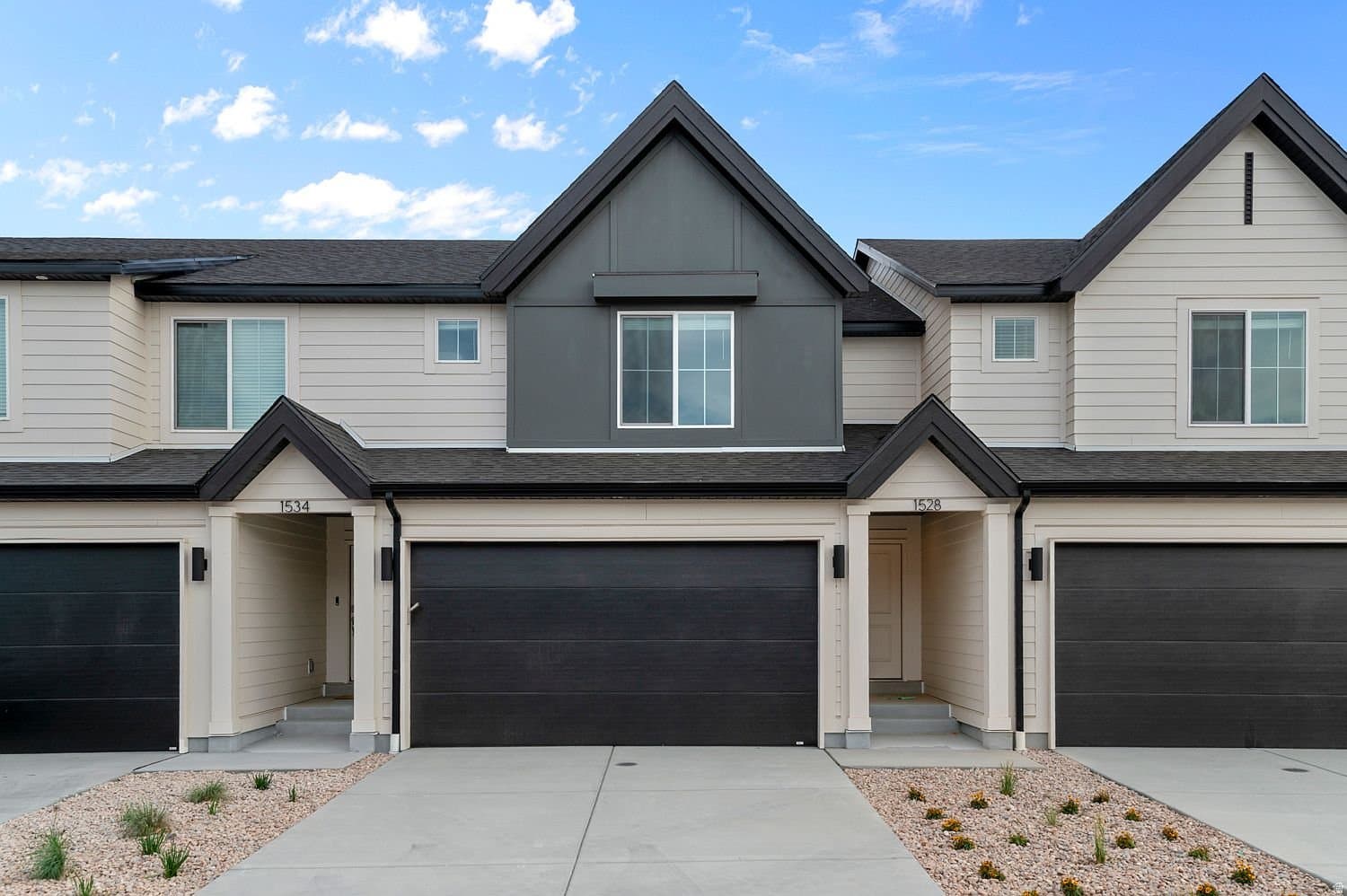 Salem Townhome: 1935 E Belmont Ln