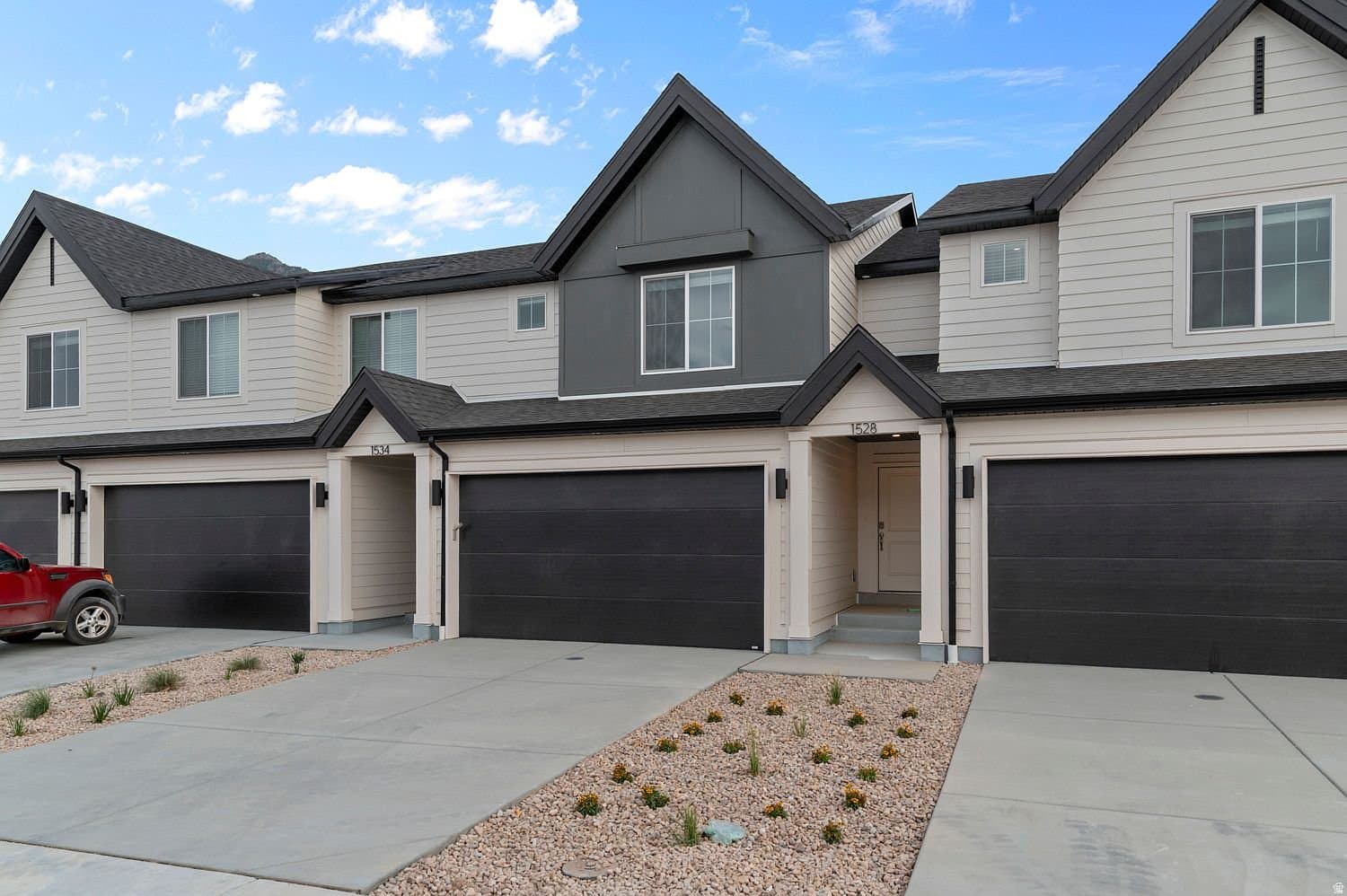 Salem Townhome: 1935 E Belmont Ln