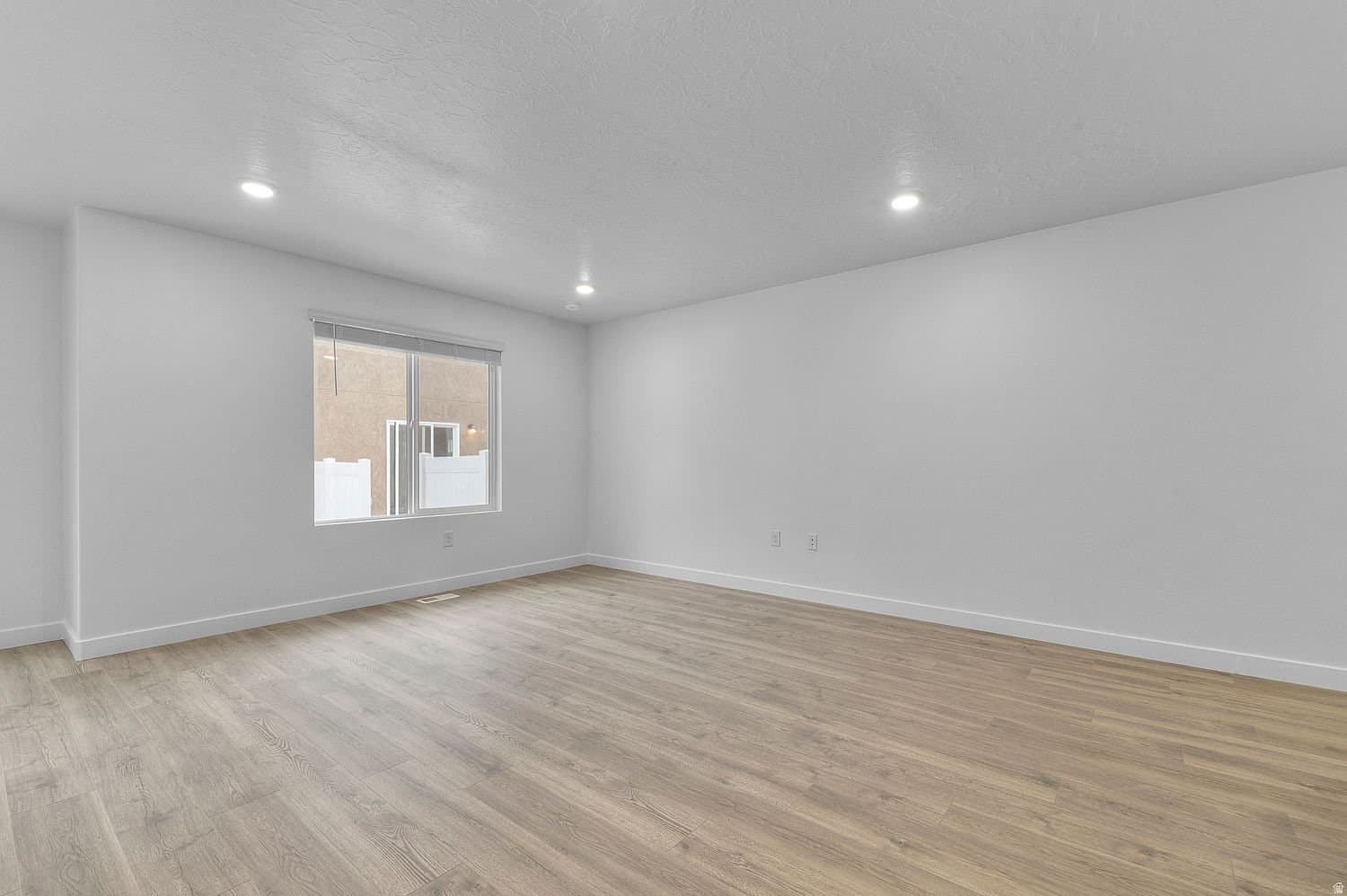 Salem Townhome: 1935 E Belmont Ln