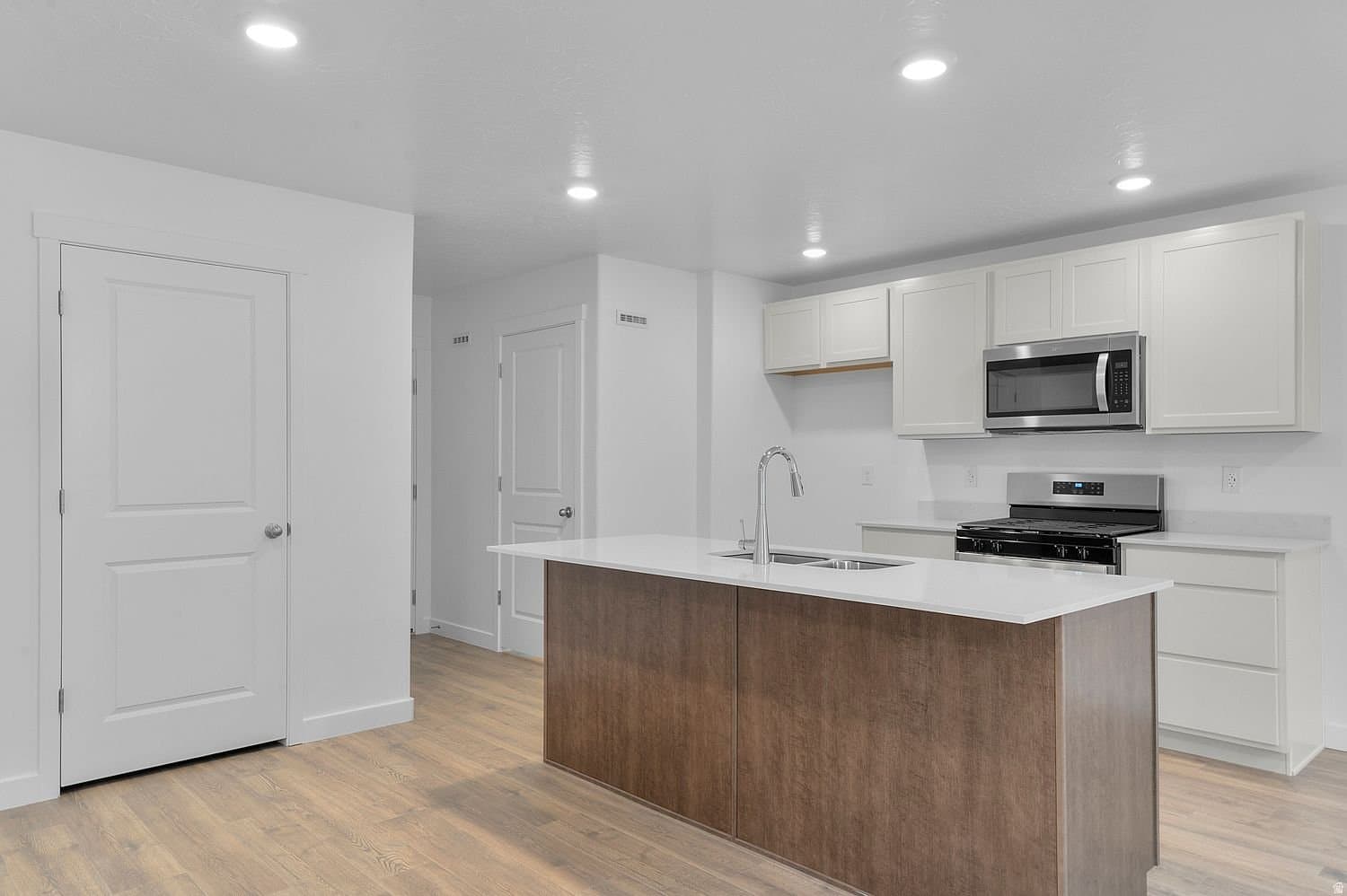 Salem Townhome: 1935 E Belmont Ln