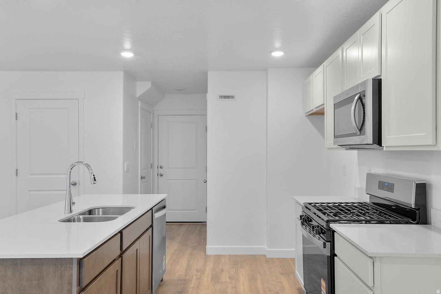 Salem Townhome: 1935 E Belmont Ln