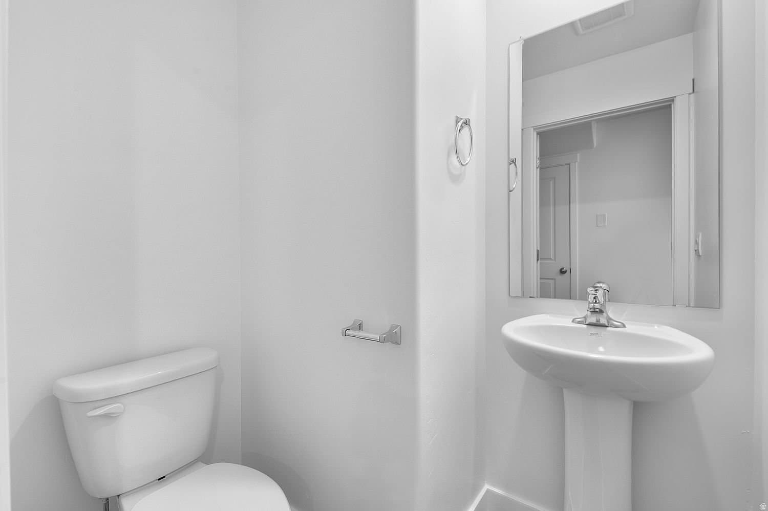 Salem Townhome: 1935 E Belmont Ln