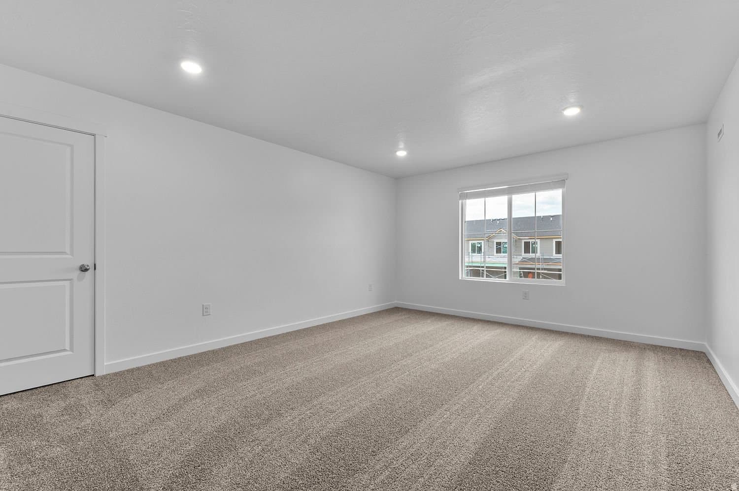Salem Townhome: 1935 E Belmont Ln