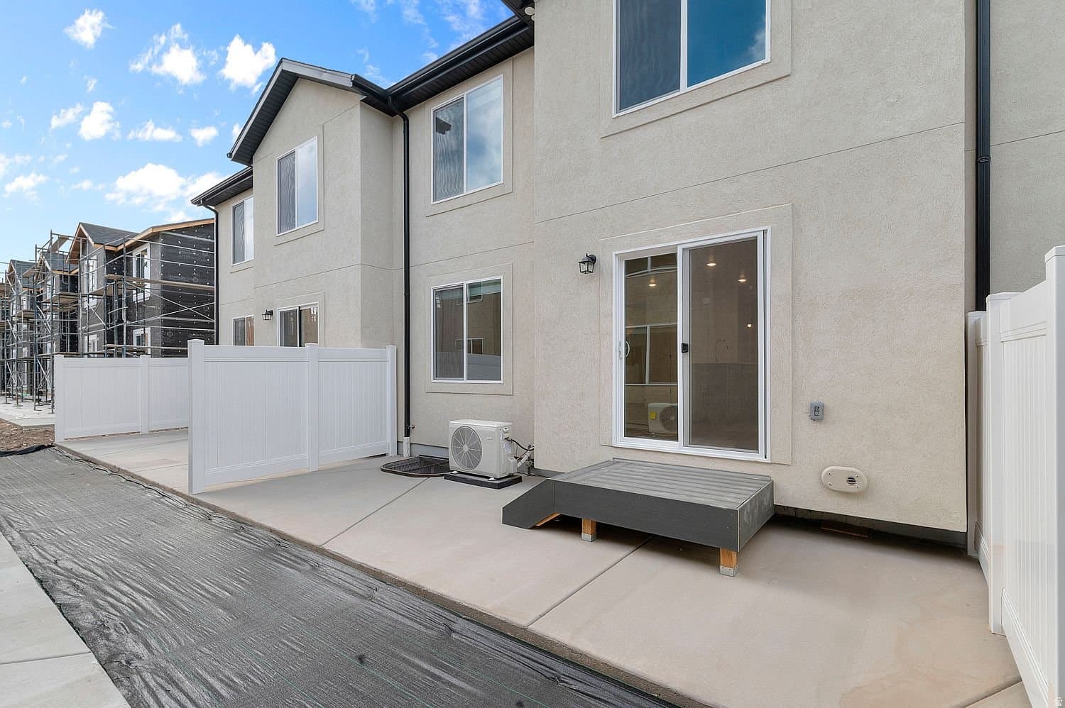 Salem Townhome: 1935 E Belmont Ln