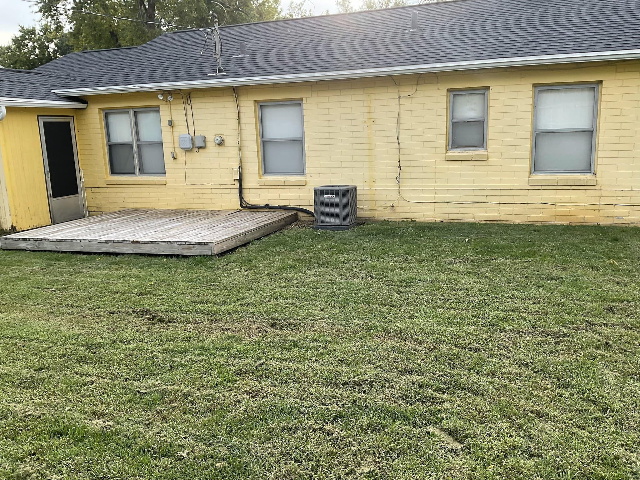 Omaha House: 671 S 69th Street