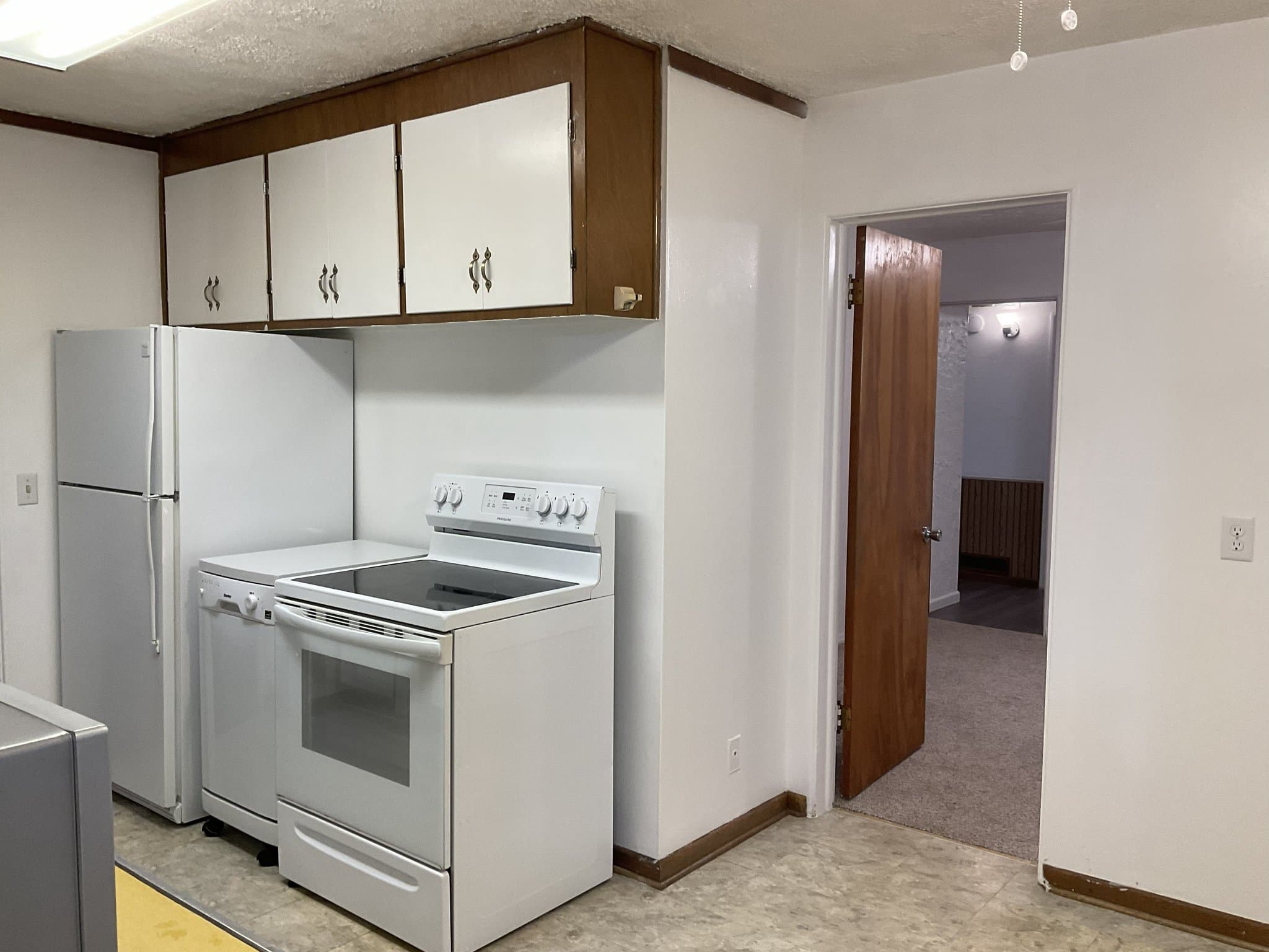 Omaha House: 671 S 69th Street