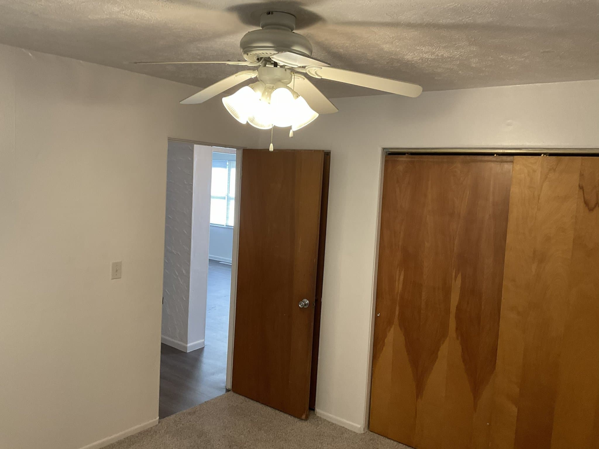 Omaha House: 671 S 69th Street