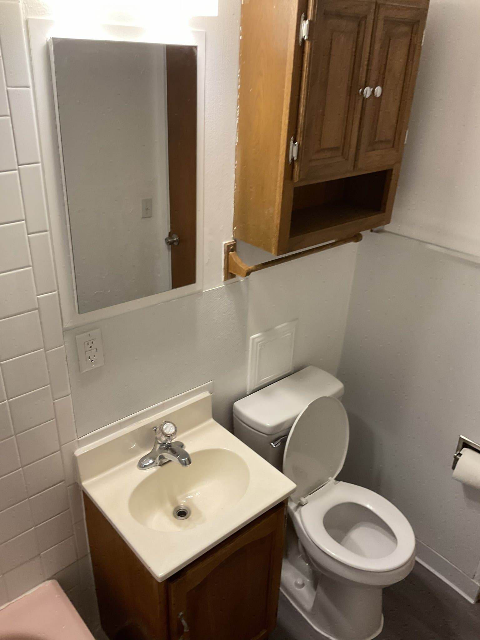 Omaha House: 671 S 69th Street