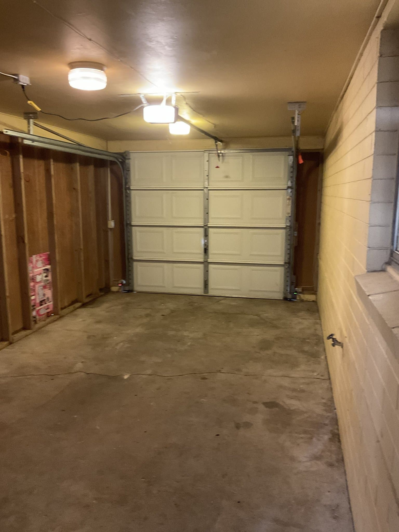 Omaha House: 671 S 69th Street