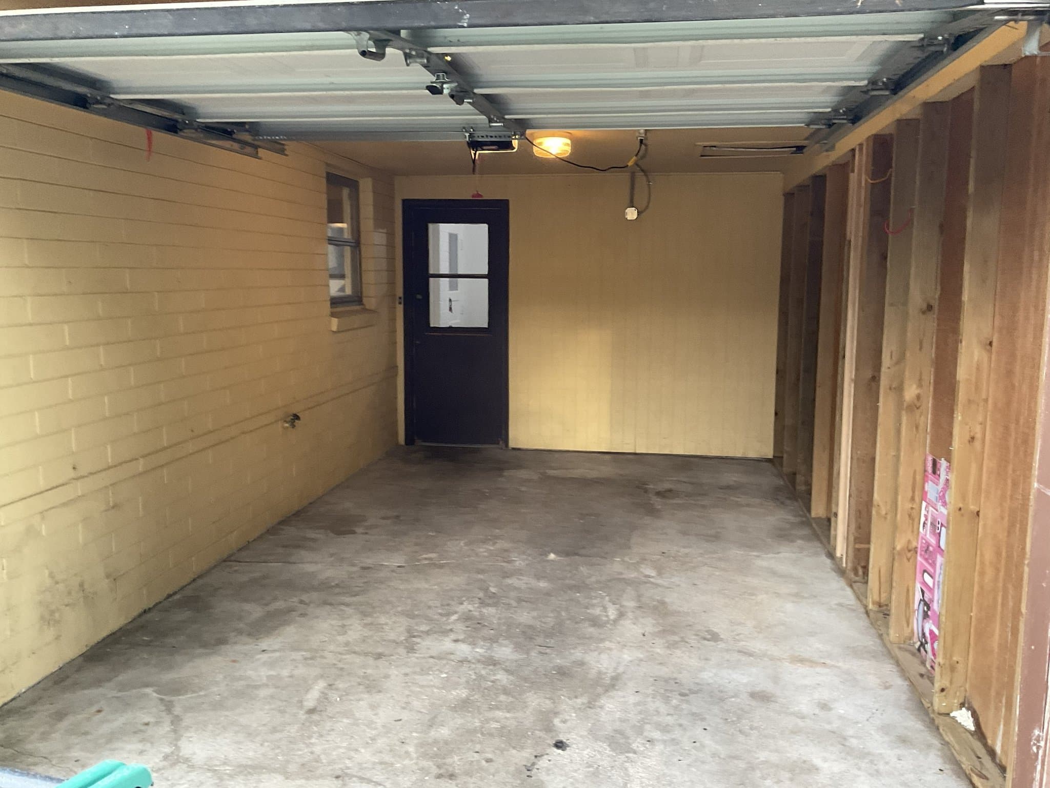 Omaha House: 671 S 69th Street