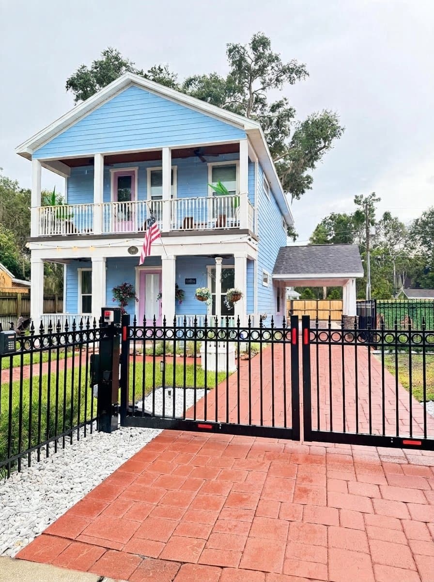 Sanford House: 704 Sanford Ave