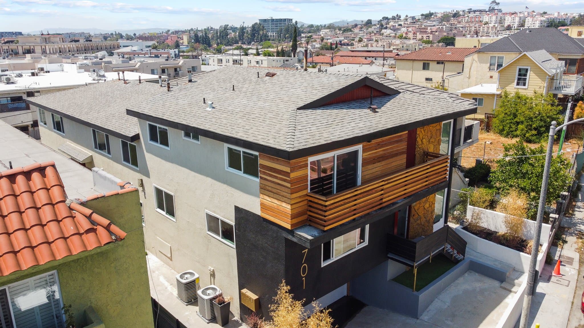 Los Angeles Apartment: 701 N Hill Place
