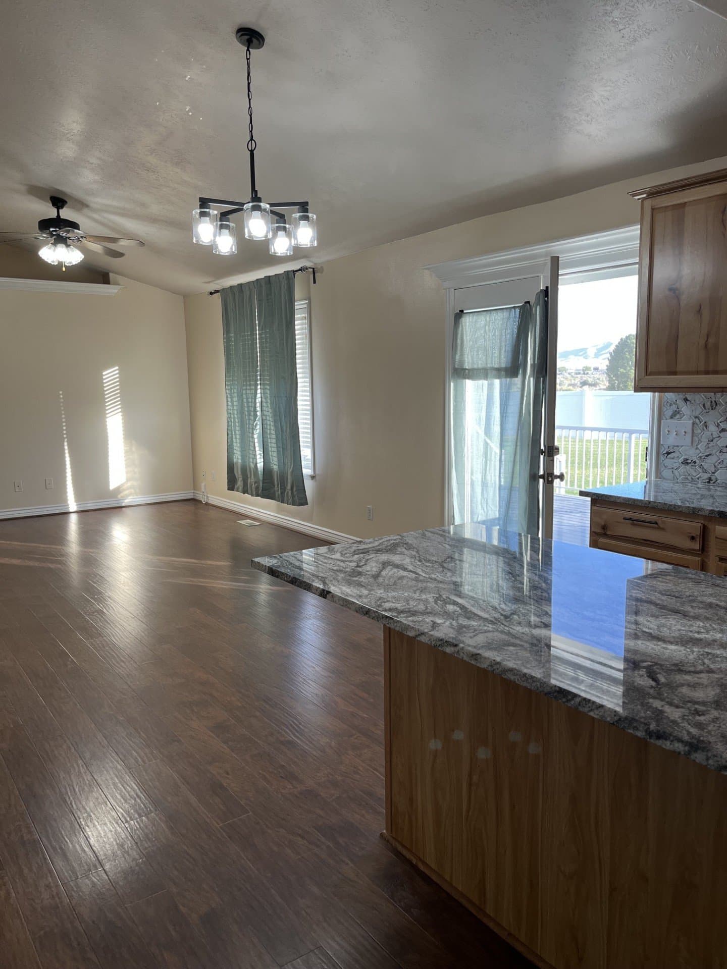 Eagle Mountain House: 1517 E Falcon Ln