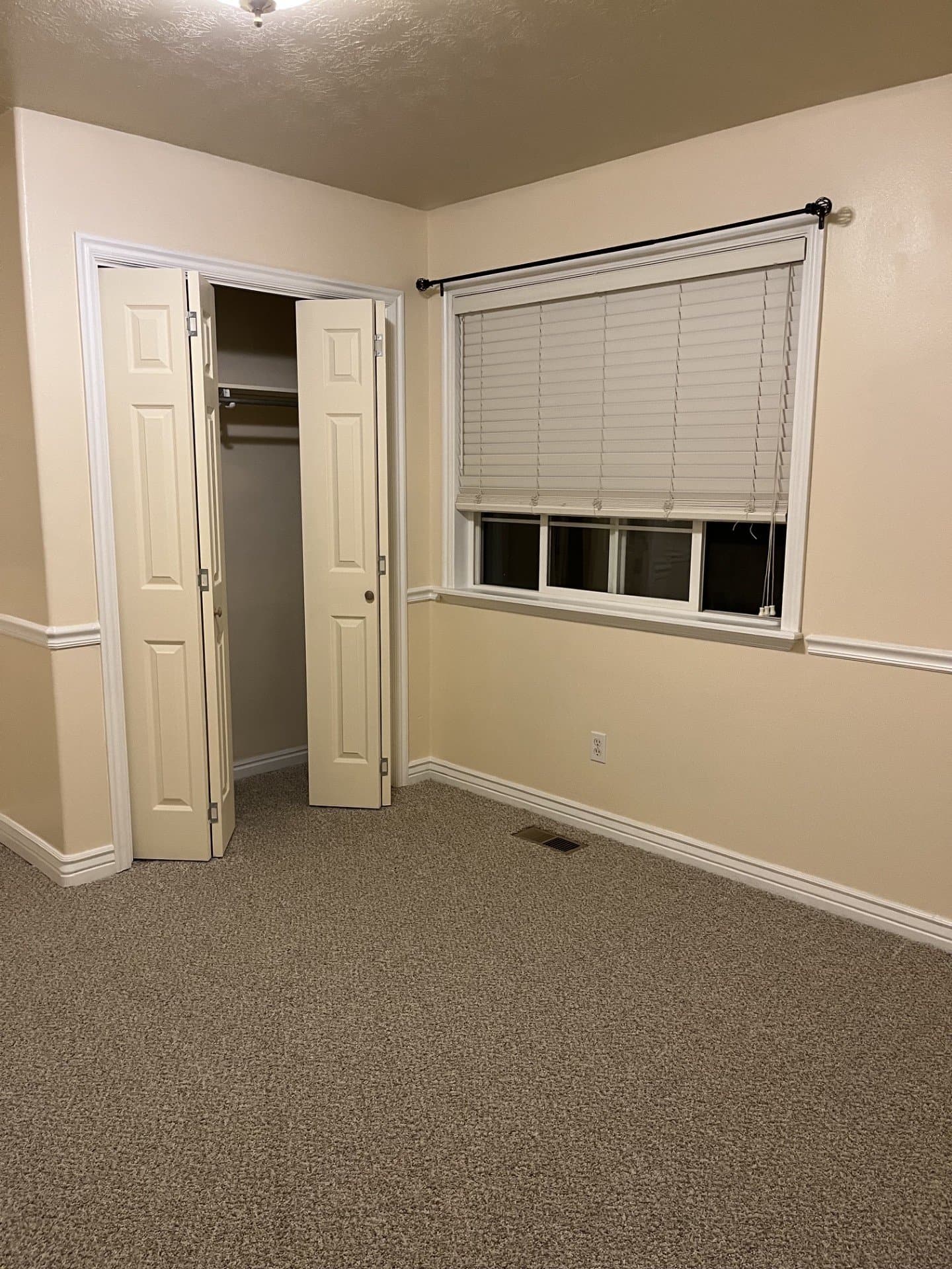 Eagle Mountain House: 1517 E Falcon Ln