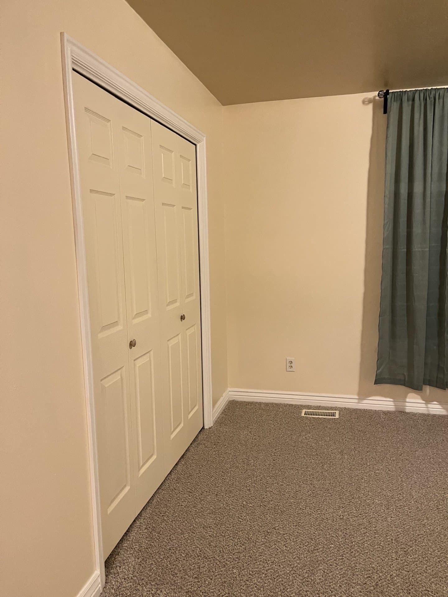 Eagle Mountain House: 1517 E Falcon Ln