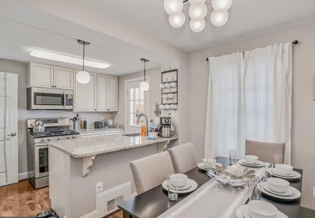 Alexandria Townhome: 5812 N Kings Hwy