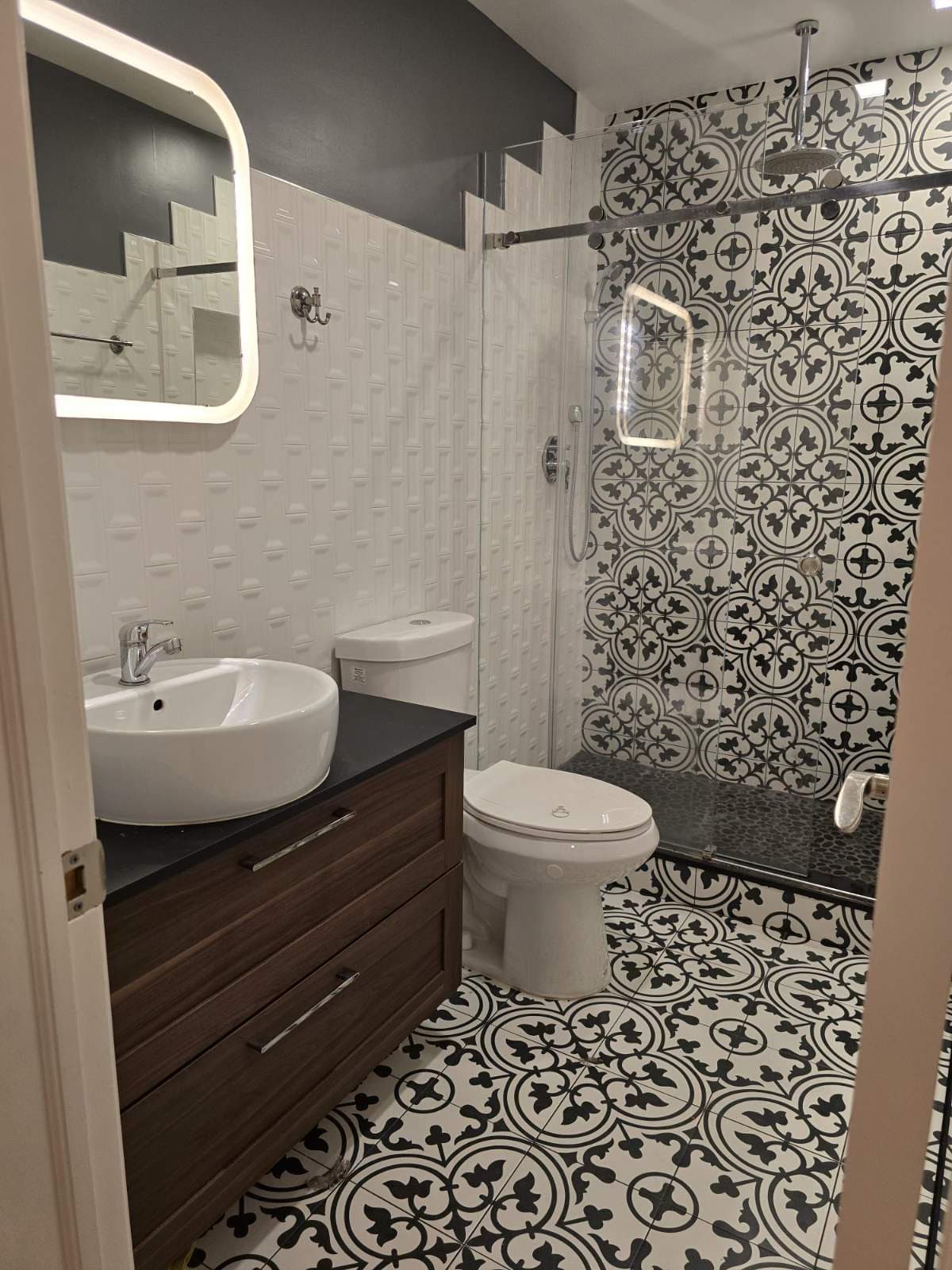 Cliffside Park Apartment: 633 Palisade Ave