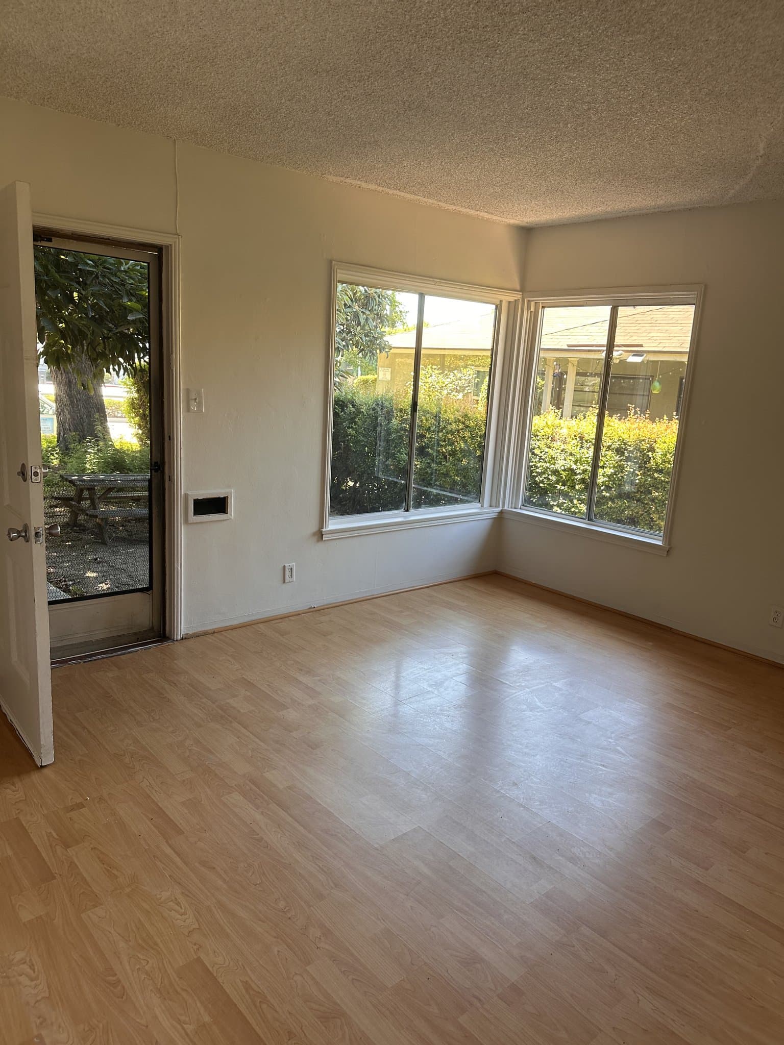 Glendale Apartment: 1137 N Verdugo Rd