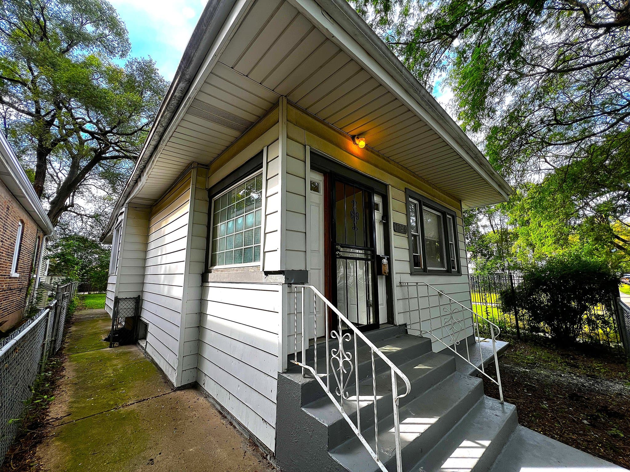 Chicago House: 7726 S Champlain Ave