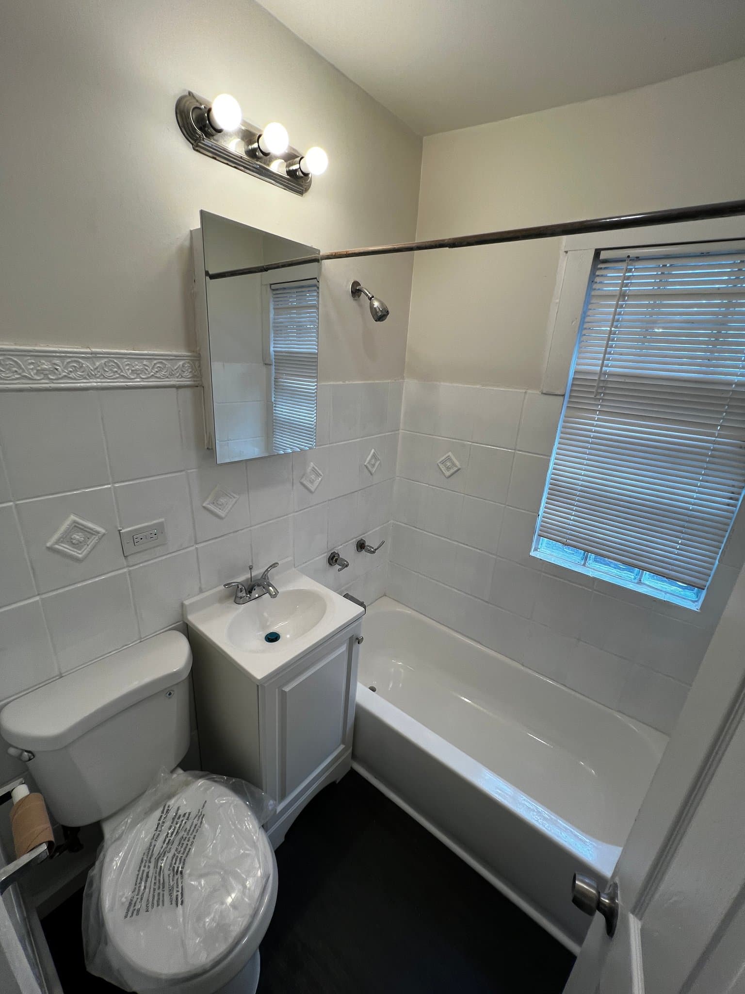 Chicago House: 7726 S Champlain Ave