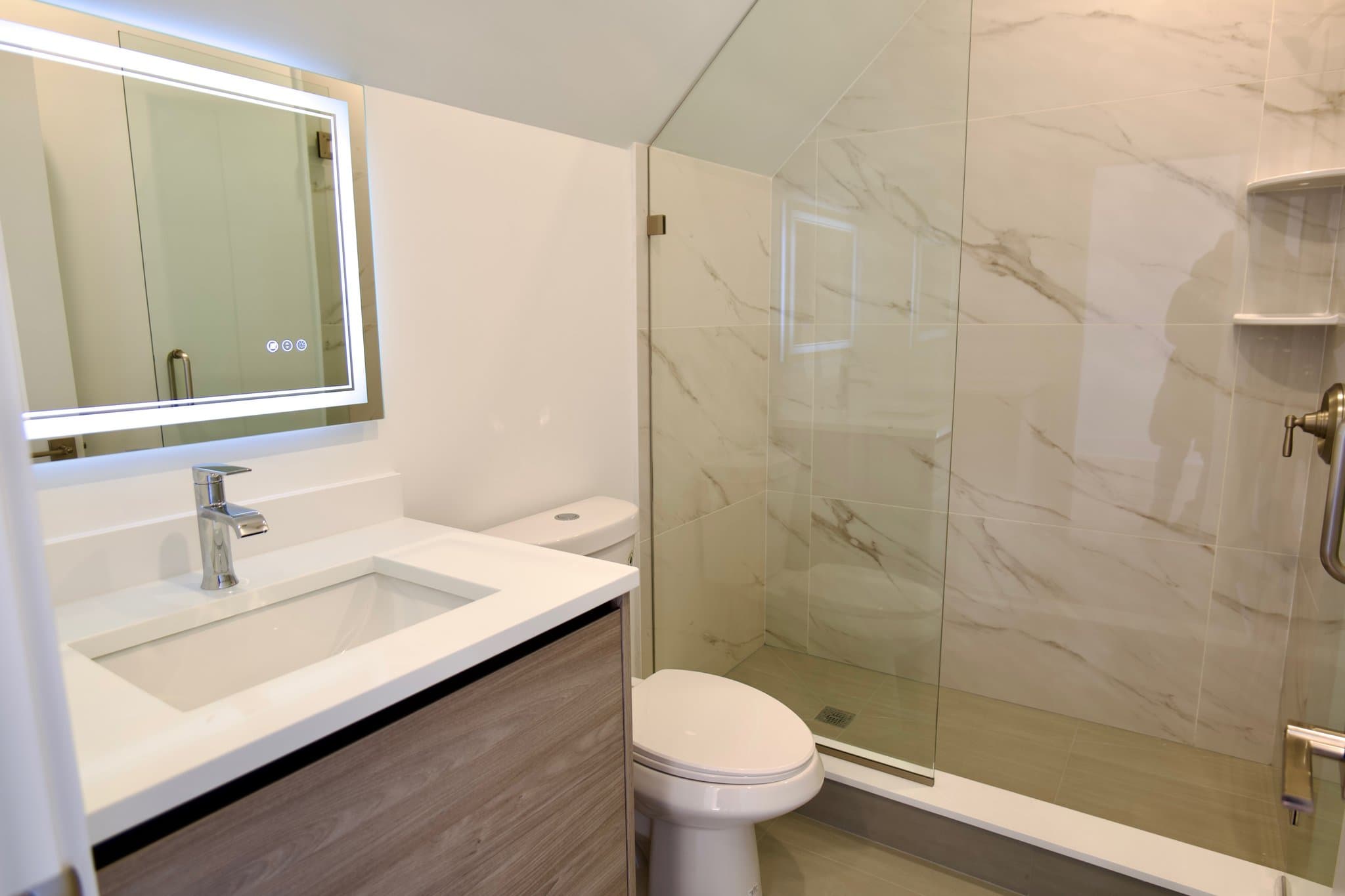 Newton Multiplex: 75 Floral St
