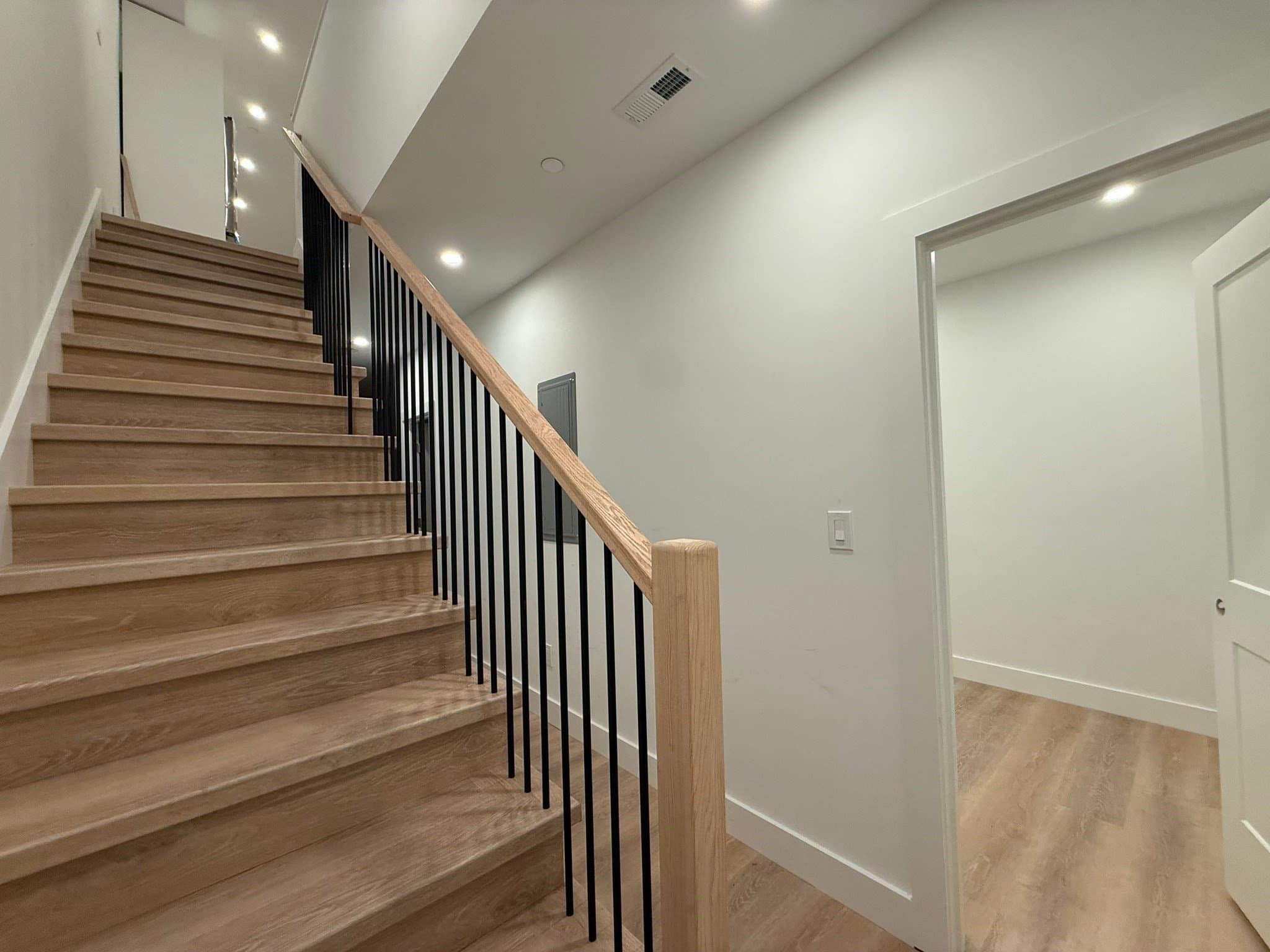 Newton Multiplex: 75 Floral St
