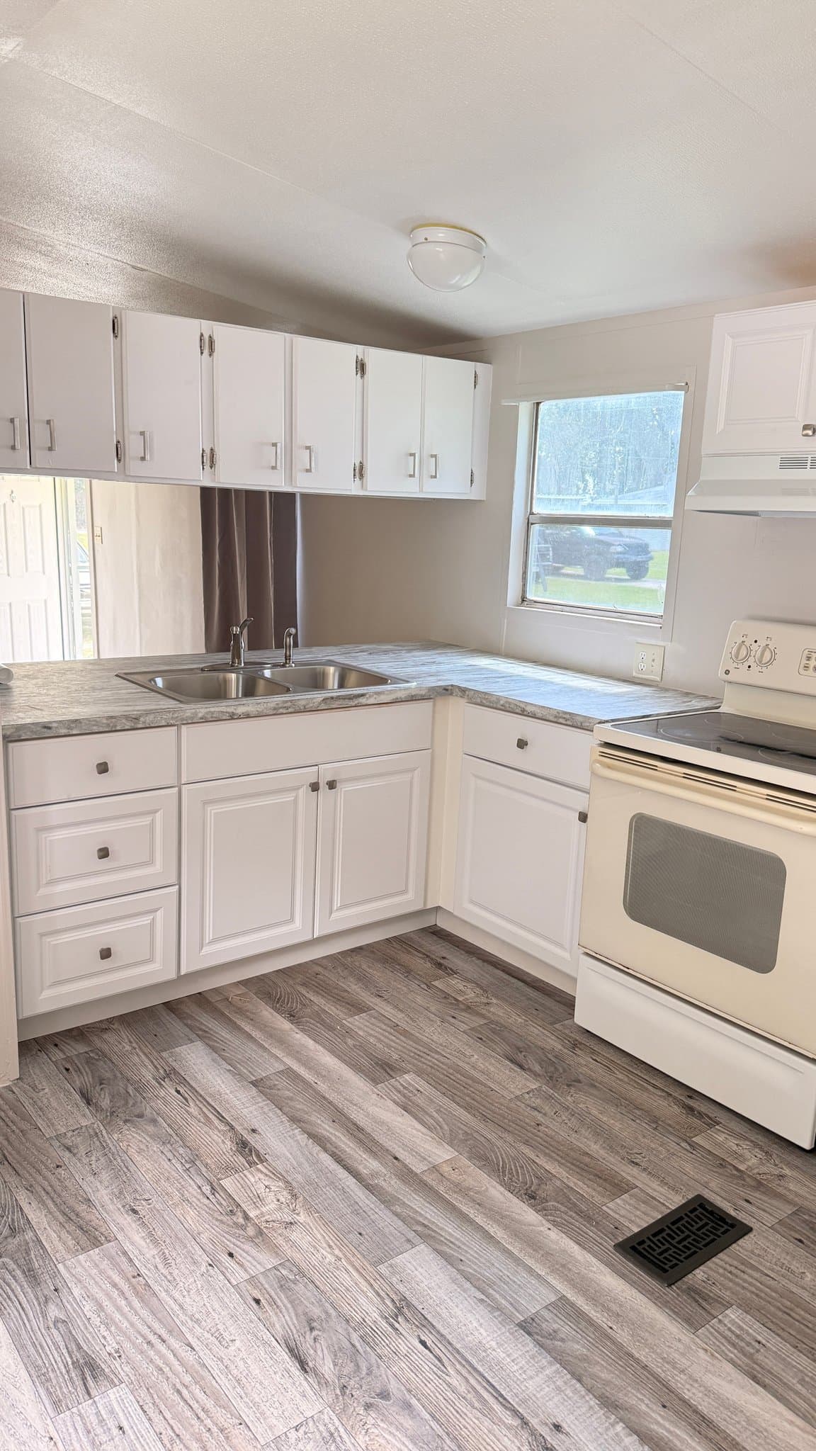 Lakeland House: 4512 Smith Rd