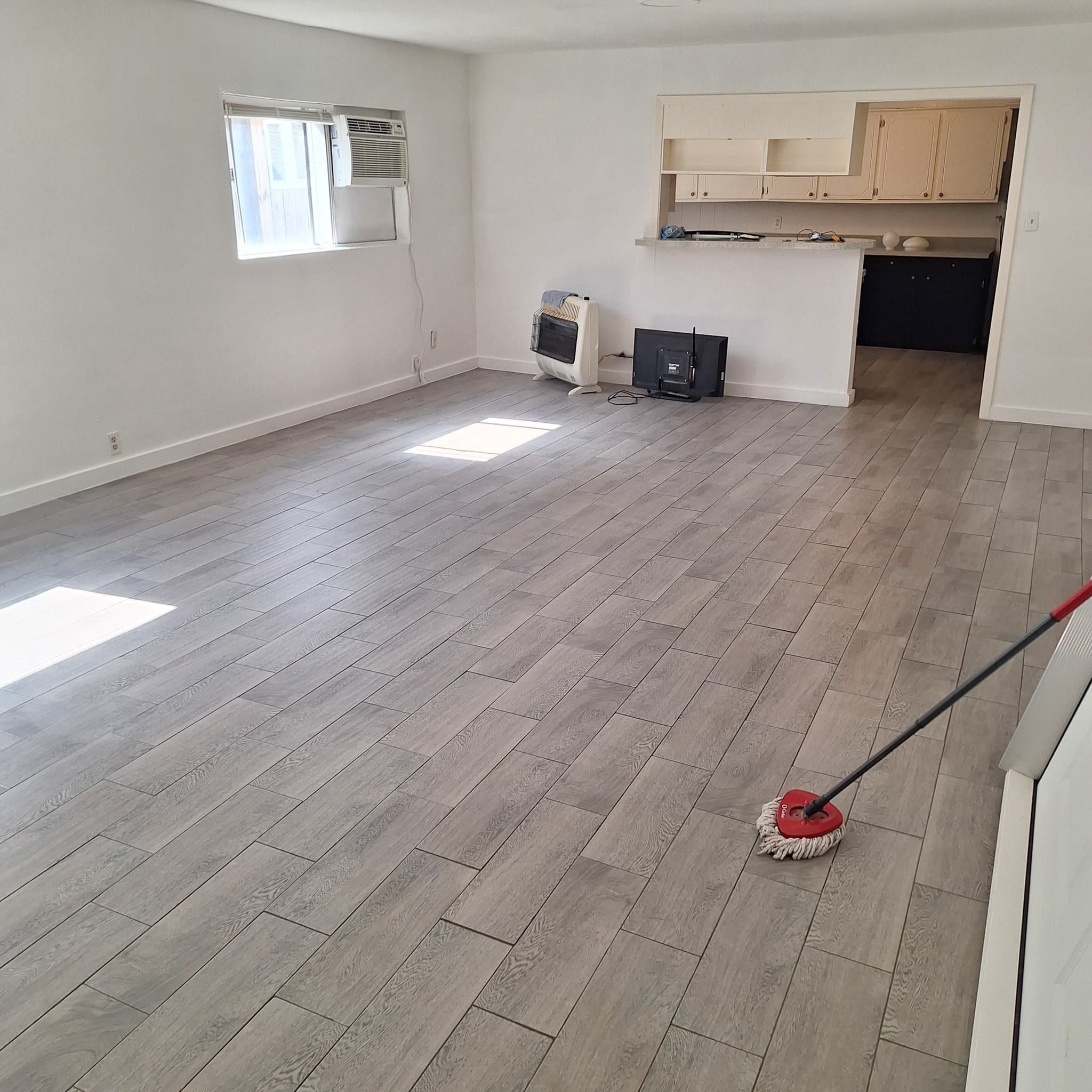 Houston House: 916 Adele St