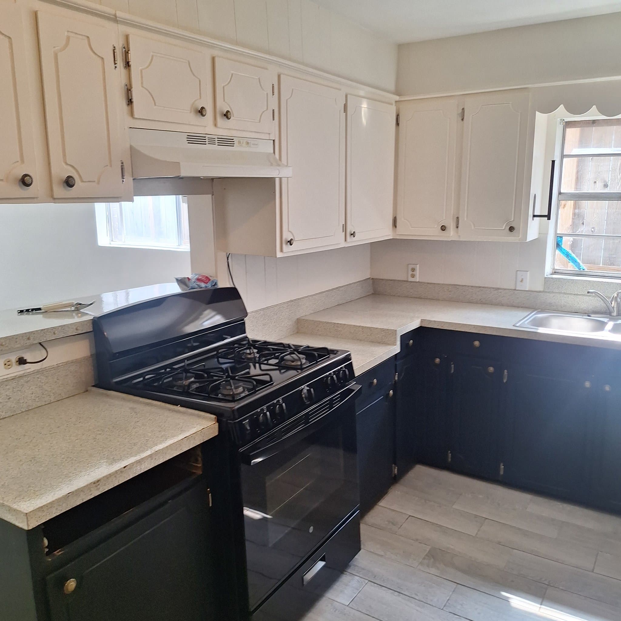 Houston House: 916 Adele St