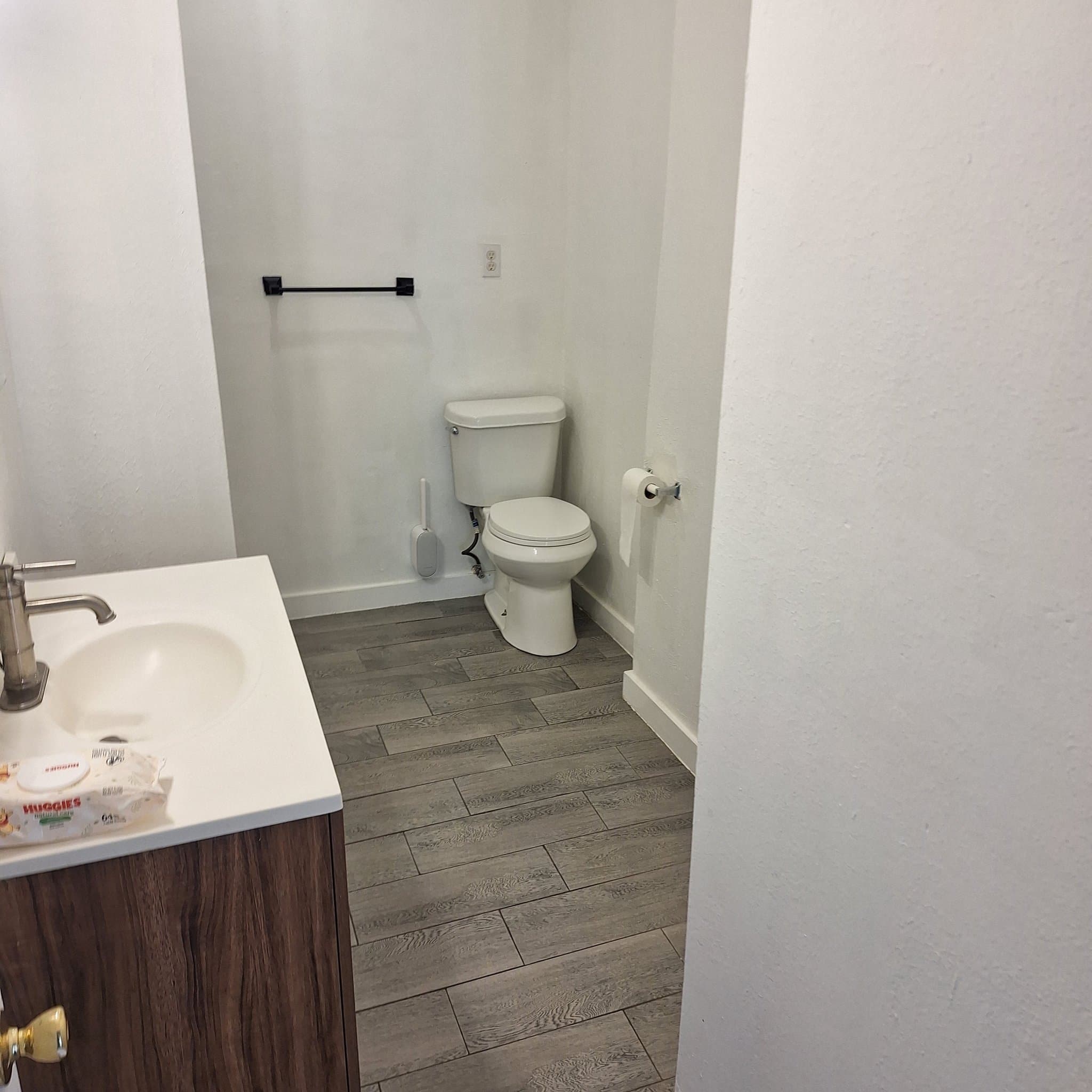 Houston House: 916 Adele St