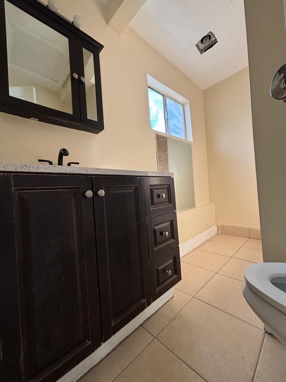 Los Angeles Single Room: 1336 W 73rd St , Los Angeles, CA 90044