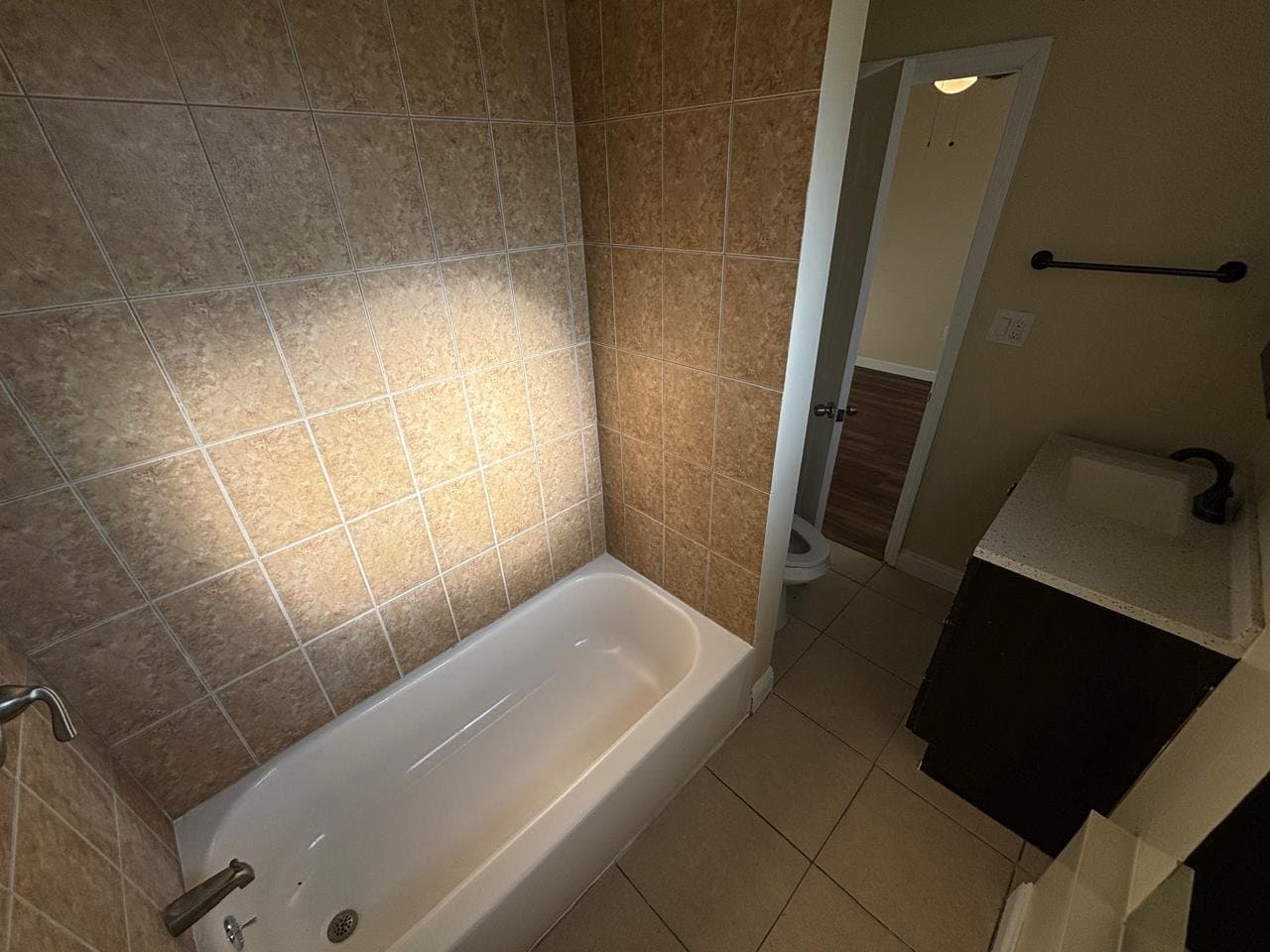 Los Angeles Single Room: 1336 W 73rd St , Los Angeles, CA 90044