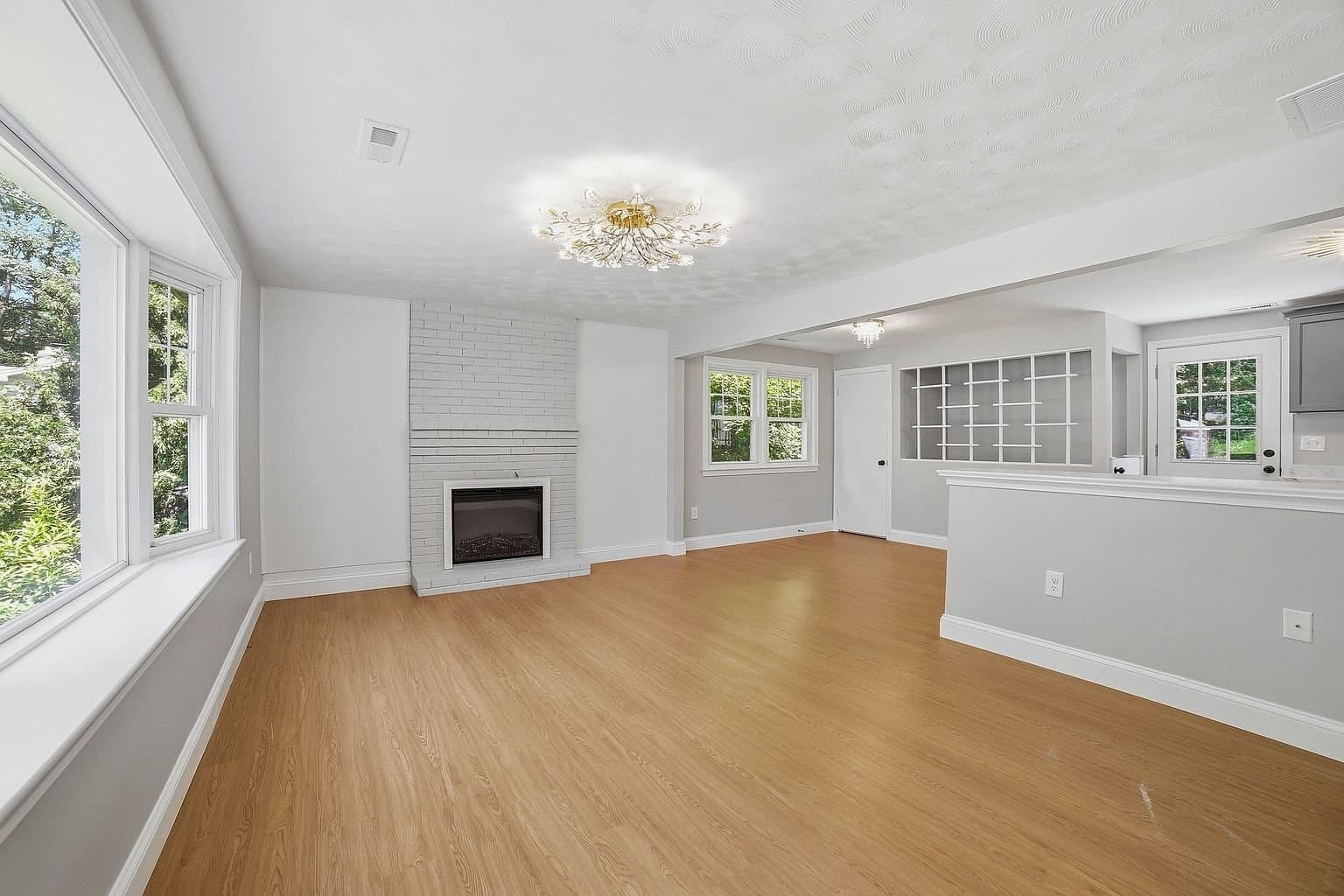 Shrewsbury Multiplex: 44 Topsfield Cir.