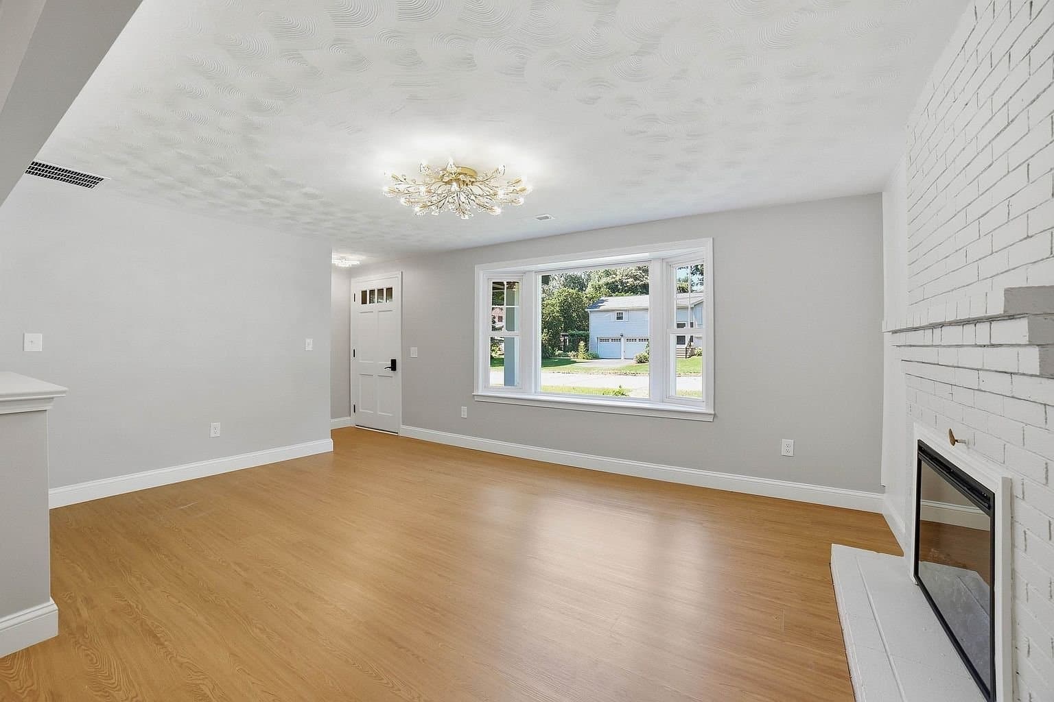 Shrewsbury Multiplex: 44 Topsfield Cir.