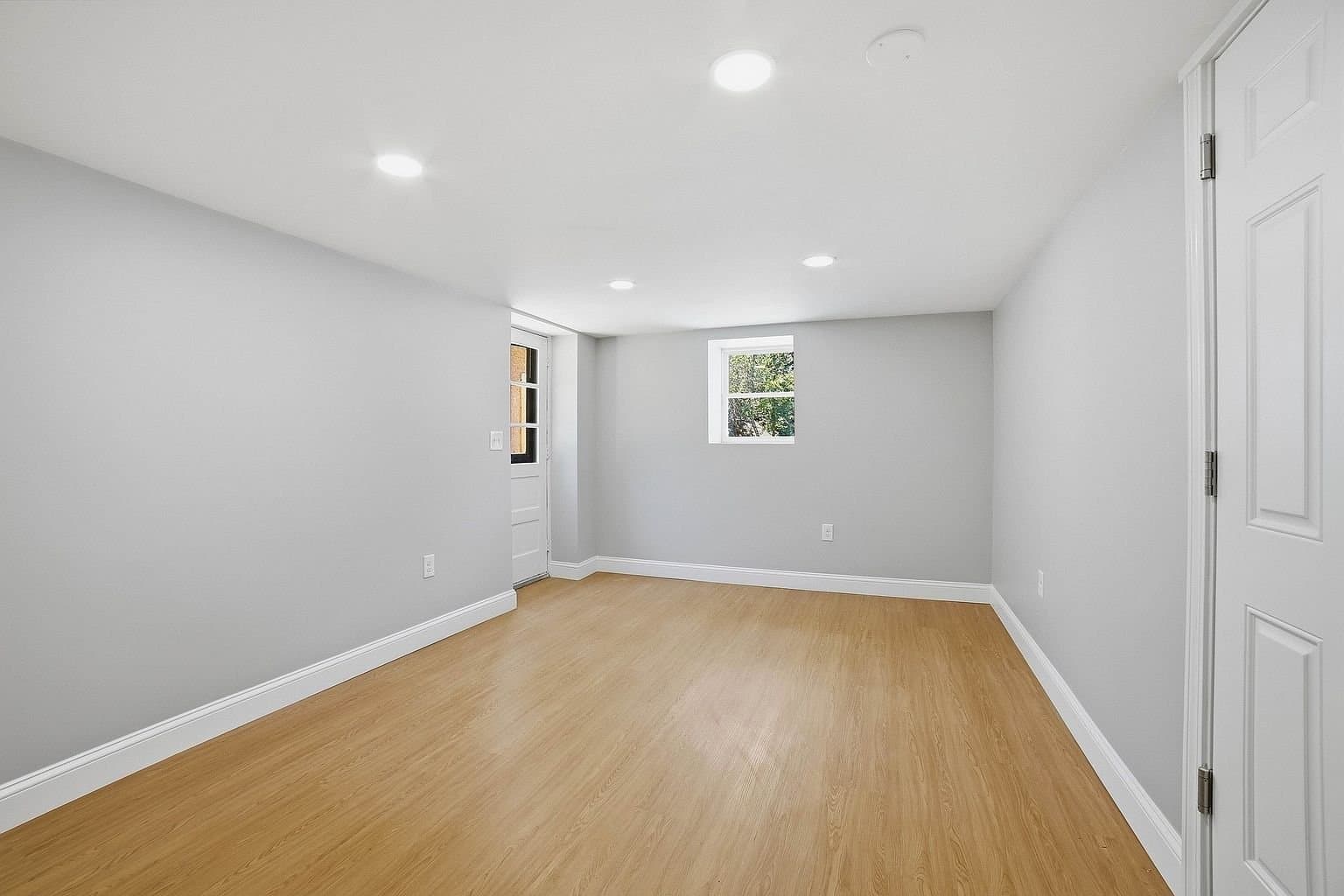 Shrewsbury Multiplex: 44 Topsfield Cir.