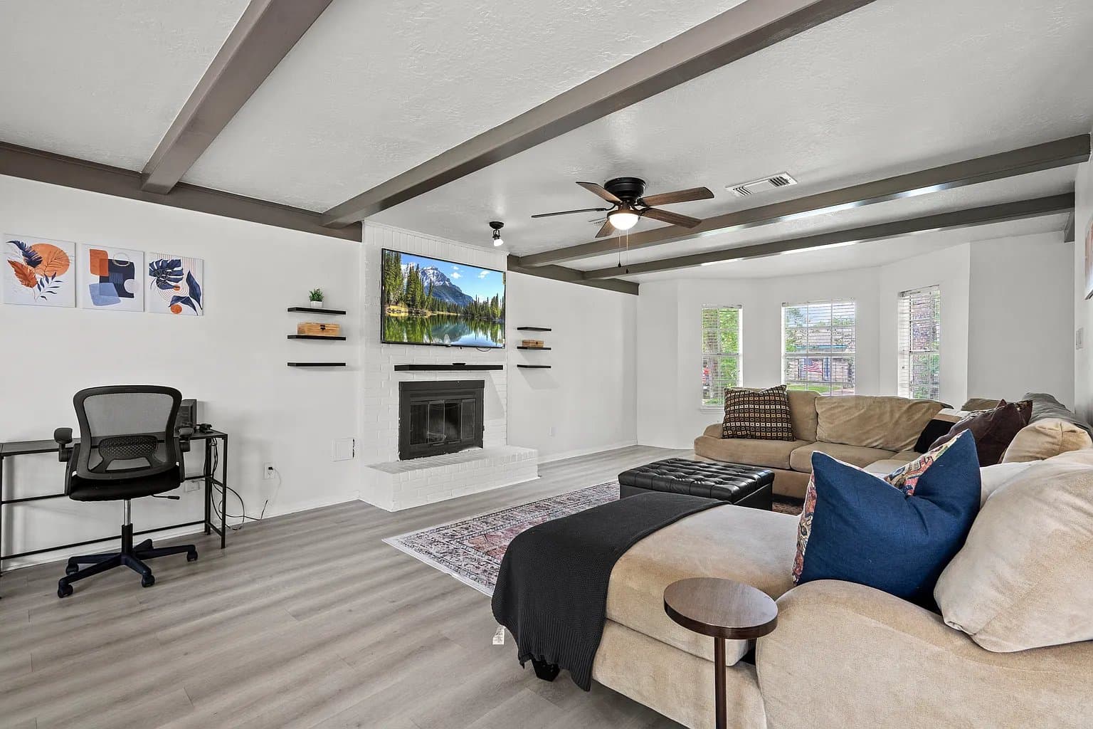 Houston House: 604 lochnell dr