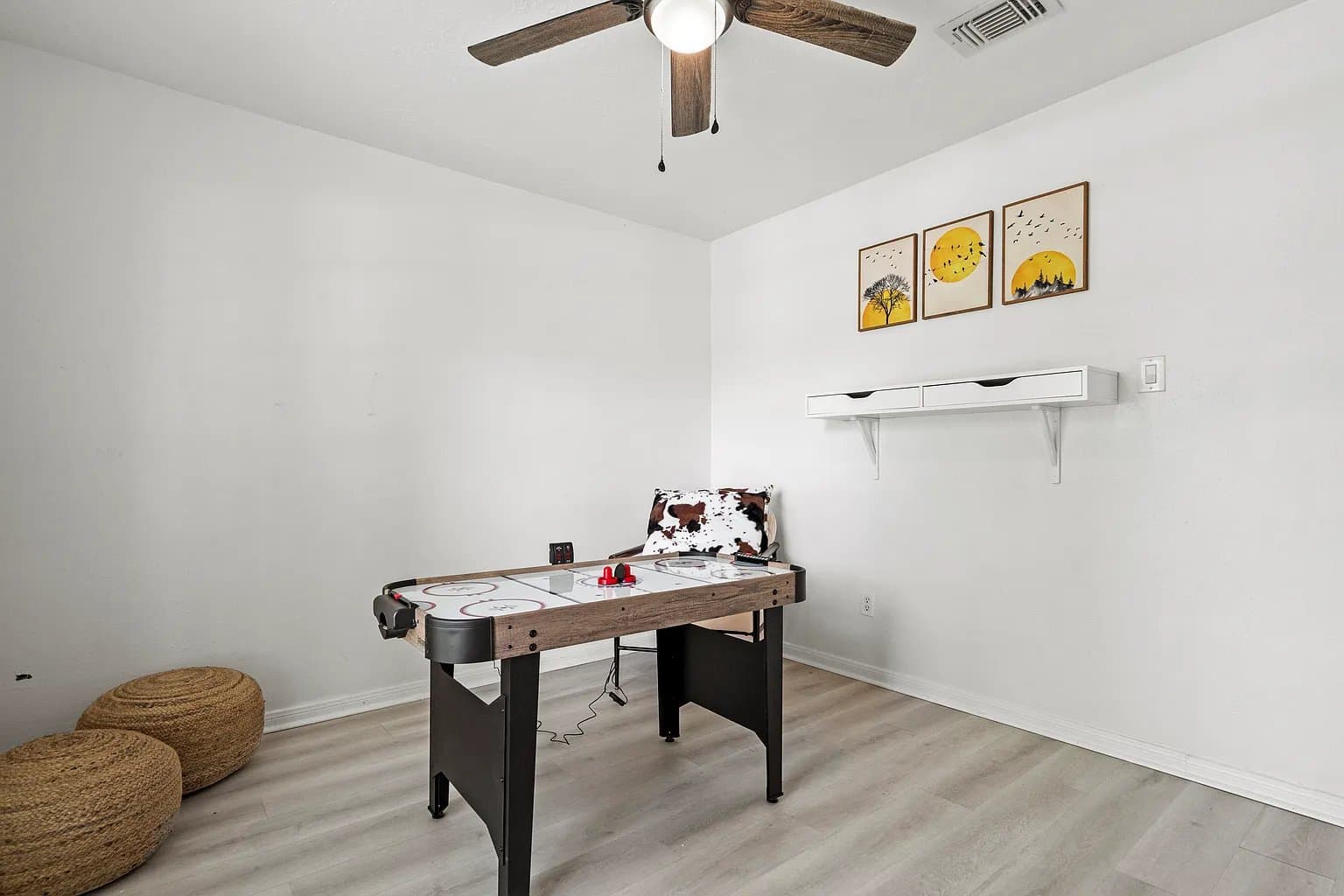 Houston House: 604 lochnell dr