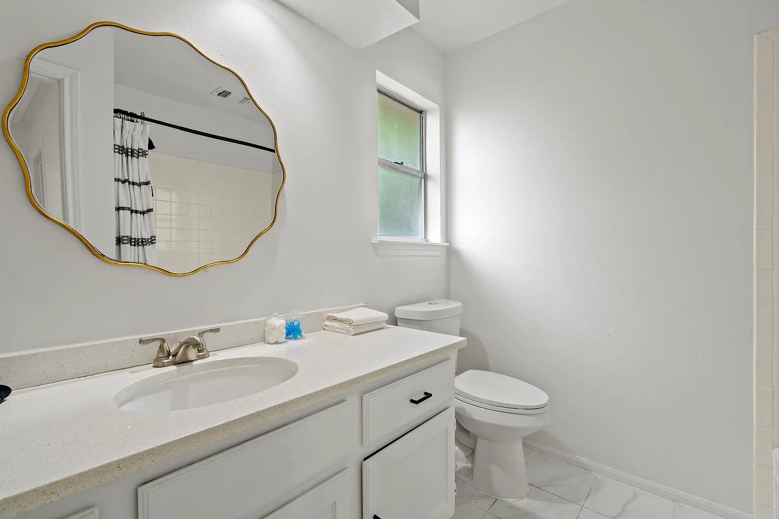 Houston House: 604 lochnell dr