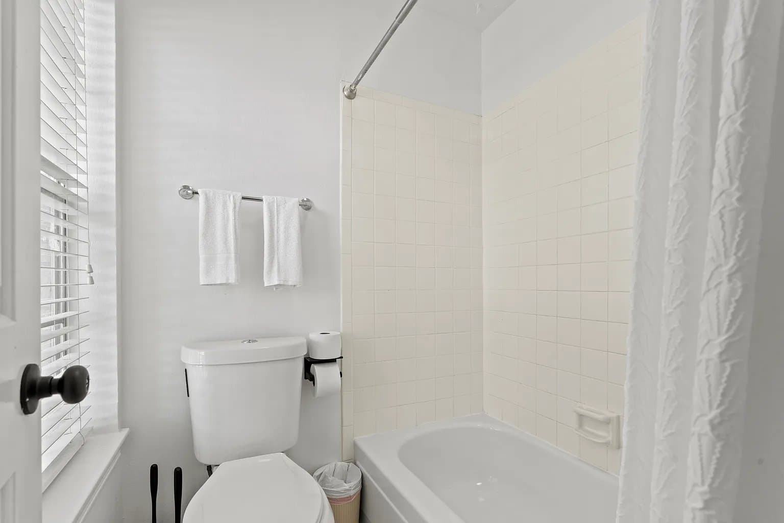 Houston House: 604 lochnell dr