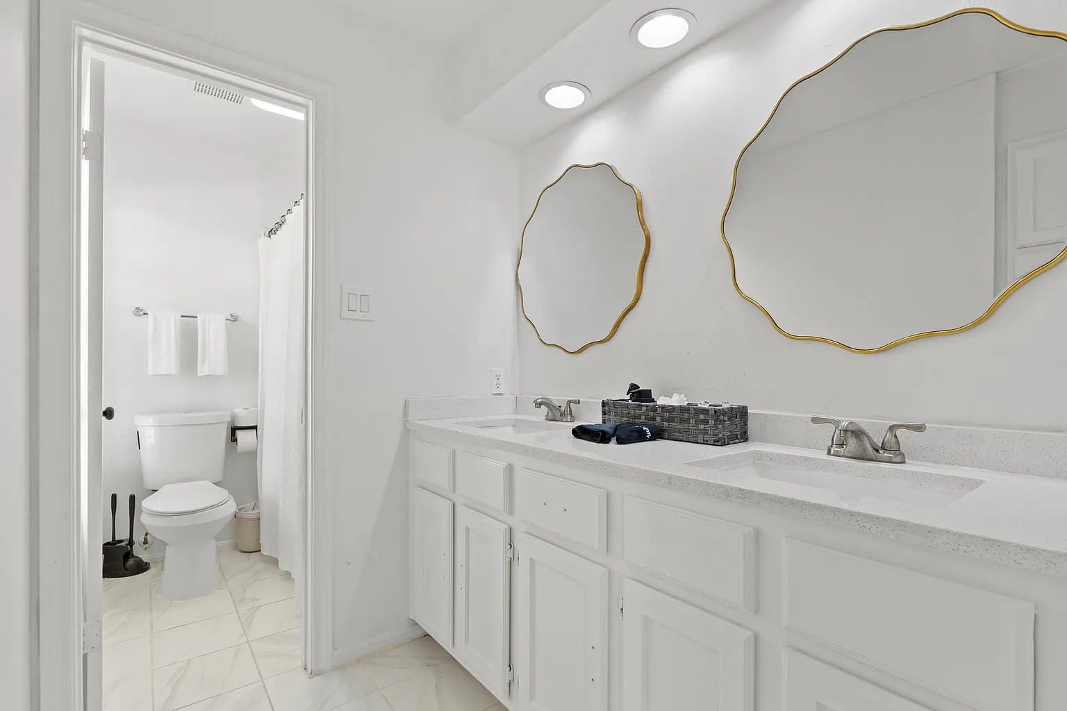 Houston House: 604 lochnell dr