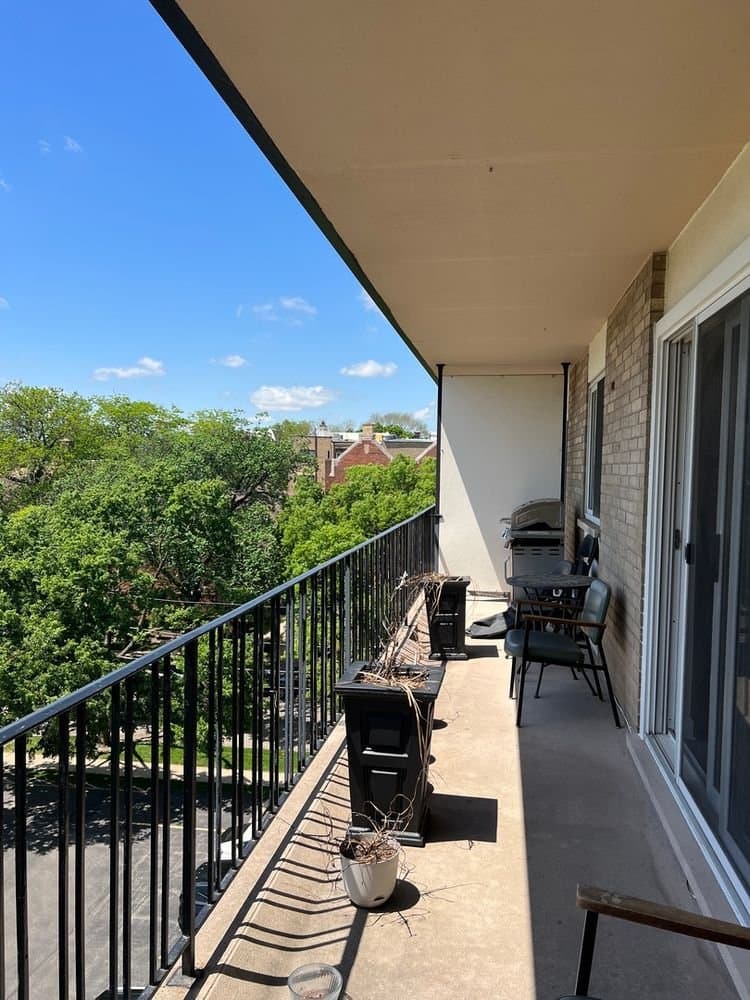 Evanston Condo: 828 Oakton St